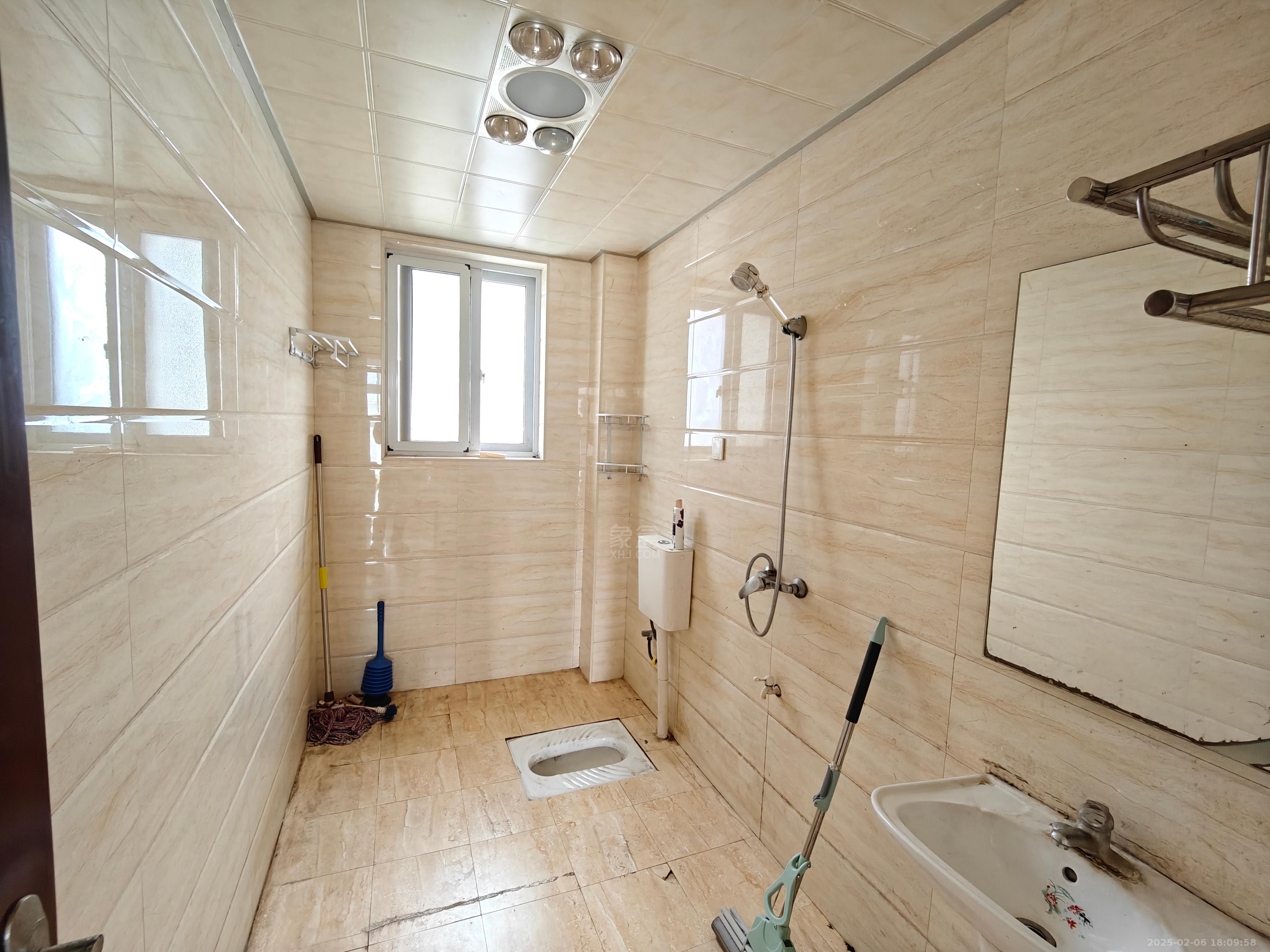 蓝筹公寓二期2-3栋 2室2厅1卫 1300.0元/月 蓝筹公寓二期2-3栋 2室2厅1卫 1300.0元/月室内图