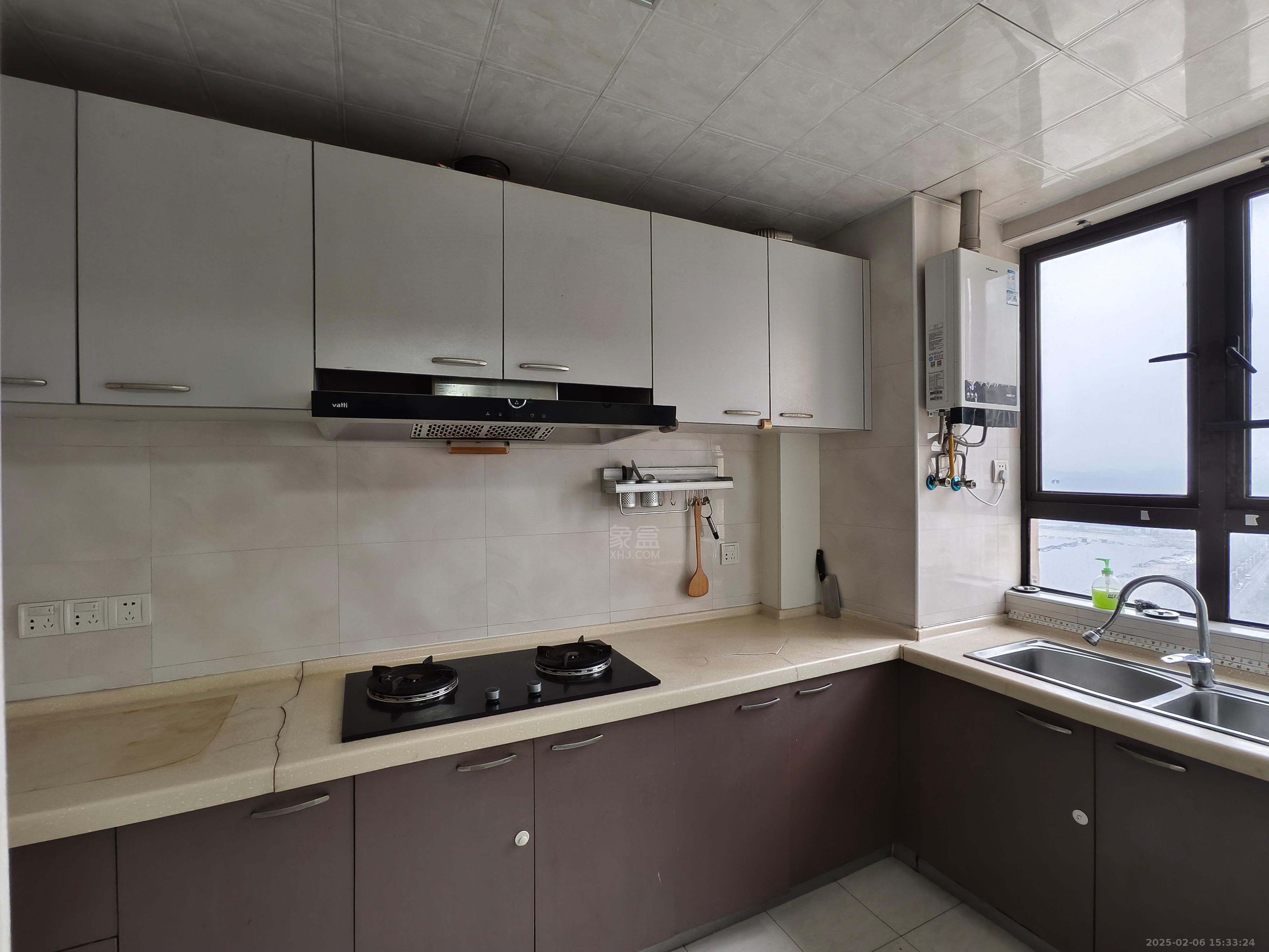 佳兆业金域天下二期  3室2厅1卫    1600.0元/月 佳兆业金域天下二期  3室2厅1卫    1600.0元/月室内图