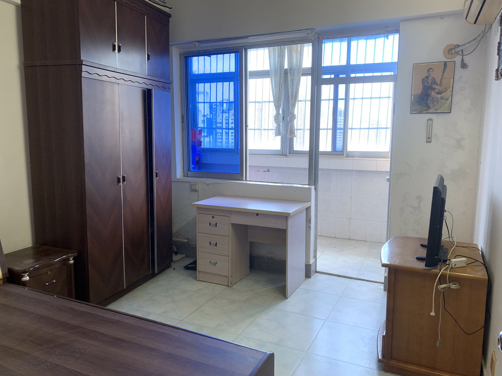 虹冠大厦  1室0厅1卫    35.0万 虹冠大厦  1室0厅1卫    35.0万客厅