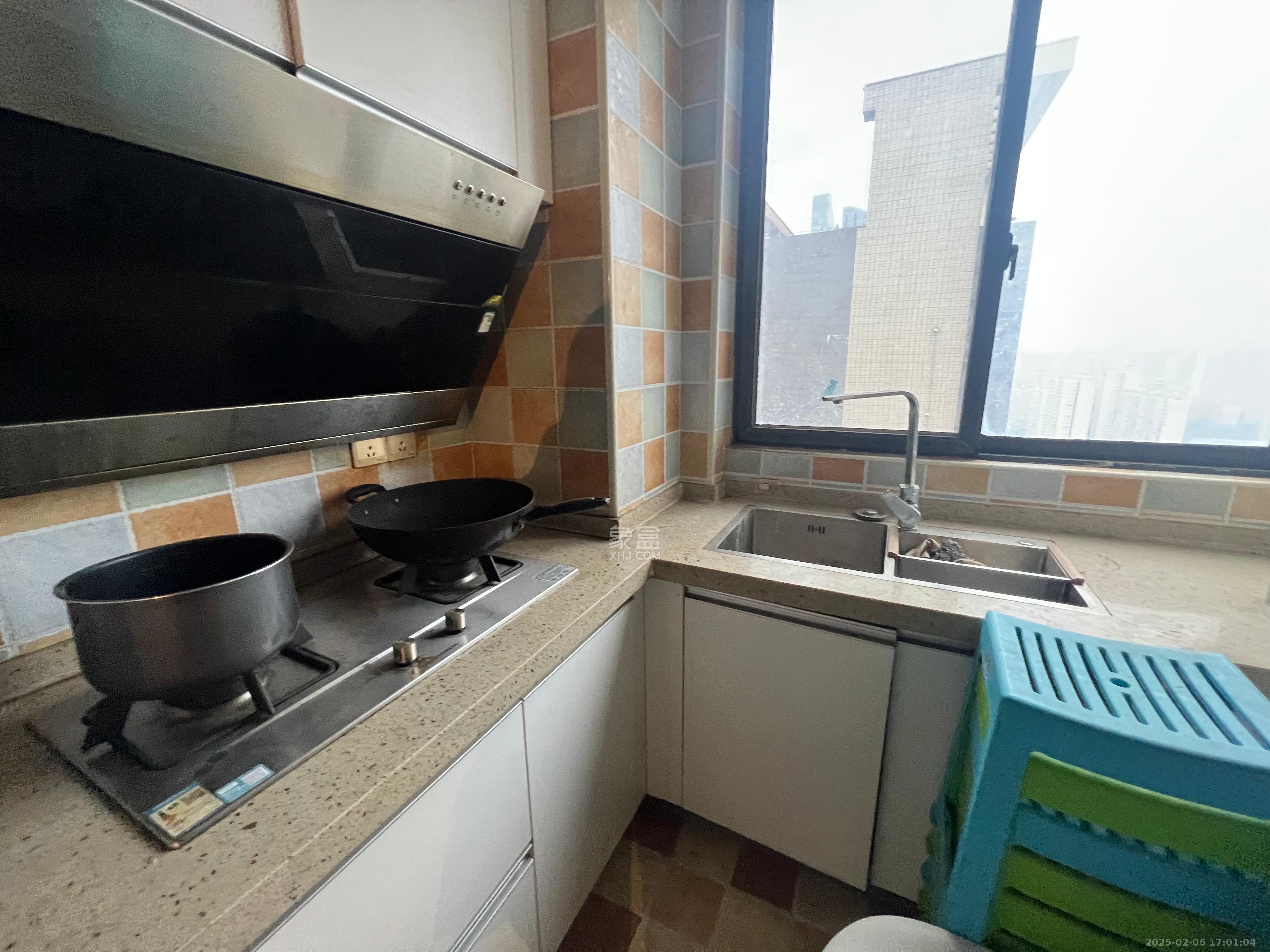 京武浪琴山一、二期  1室2厅2卫    3300.0元/月室内图