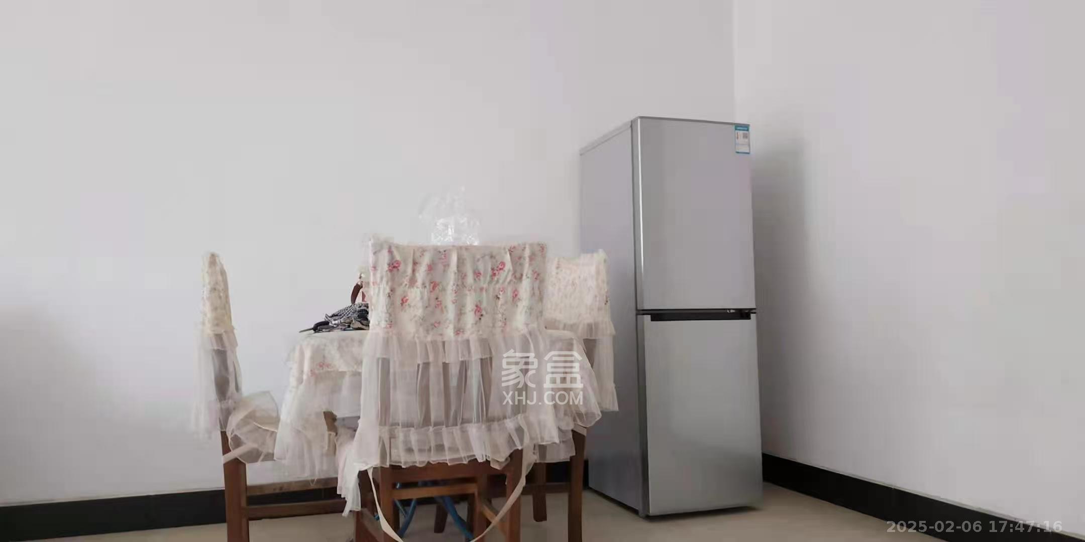 麓谷加州阳光  2室2厅2卫   1800.00元/月室内图