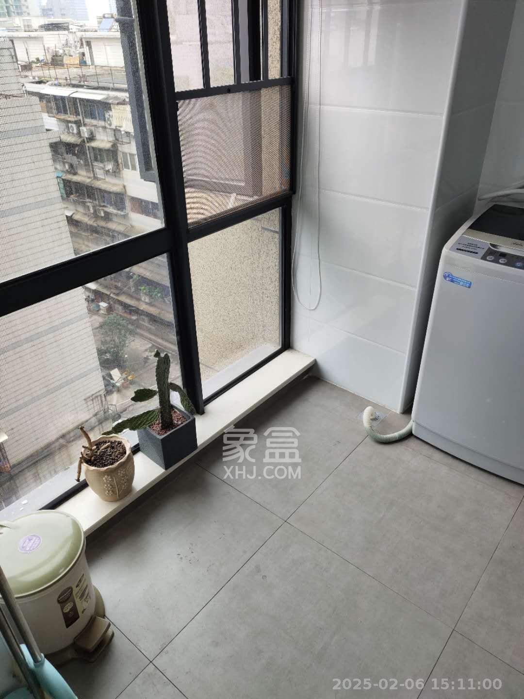 五一钻界  1室1厅1卫   2300.00元/月室内图