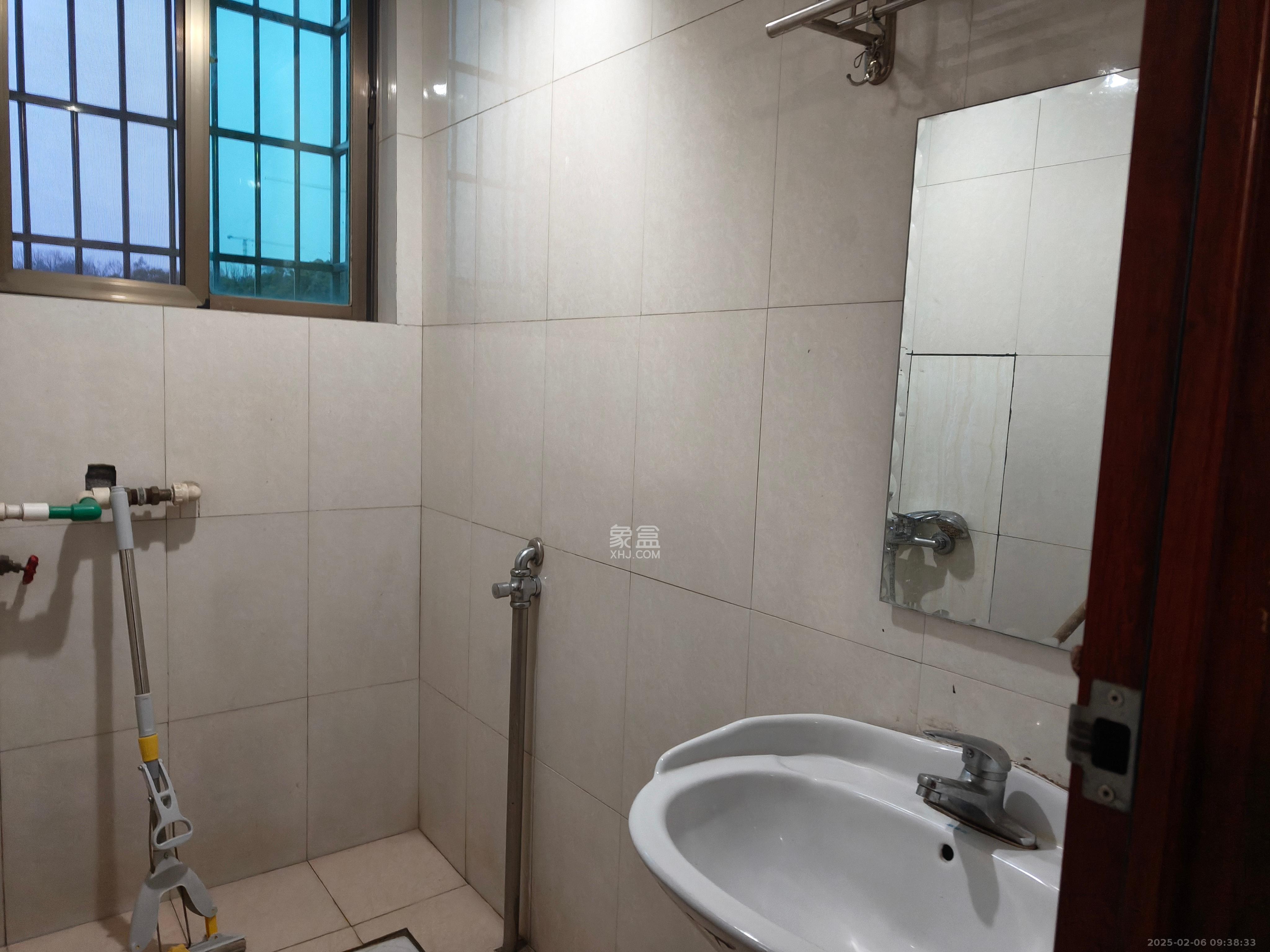 兴联母山小区 2室2厅1卫 1200.0元/月 兴联母山小区 2室2厅1卫 1200.0元/月室内图