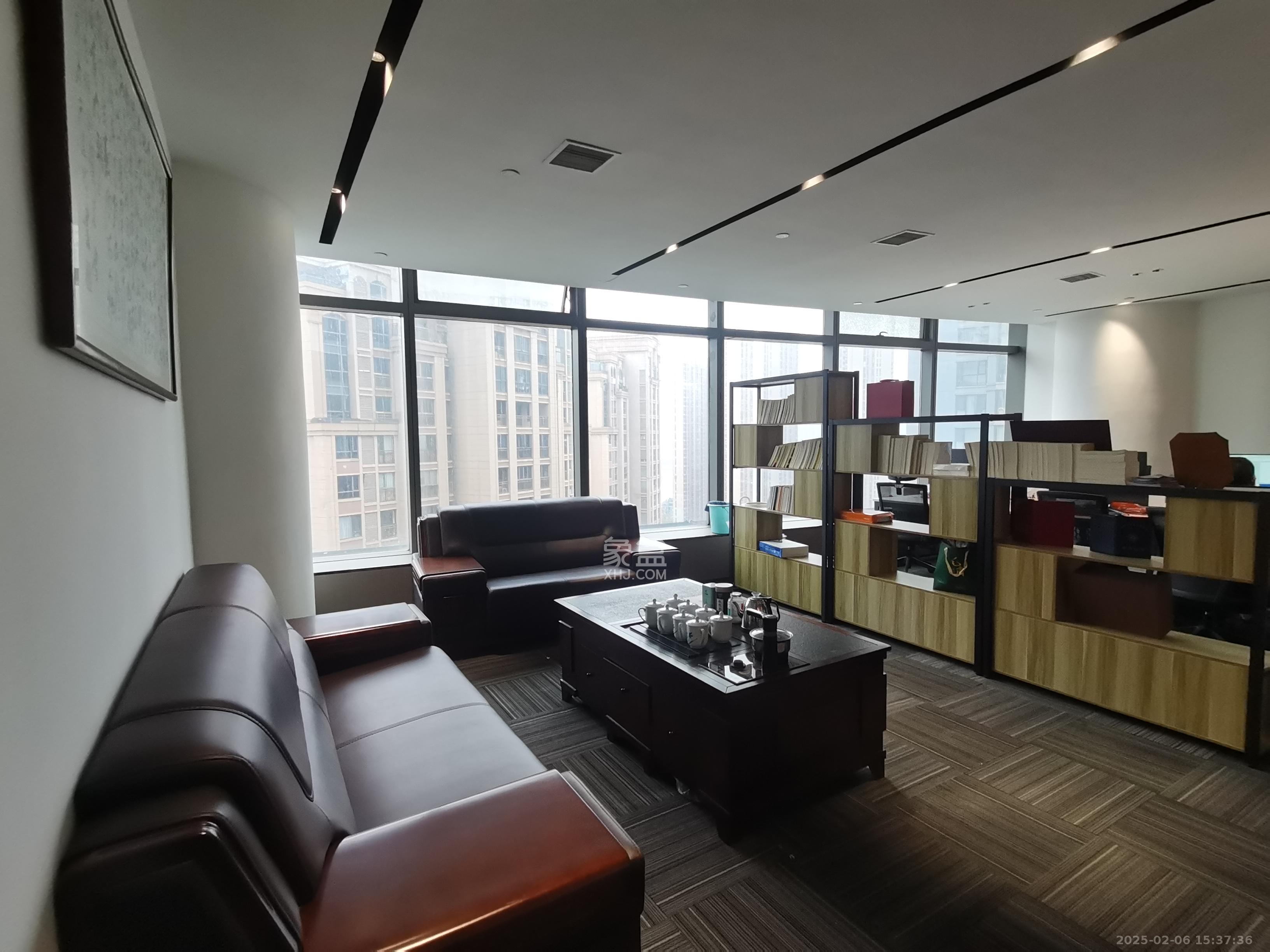 世茂铂曼 1室1厅1卫 13500.0元/月 世茂铂曼 1室1厅1卫 13500.0元/月室内图