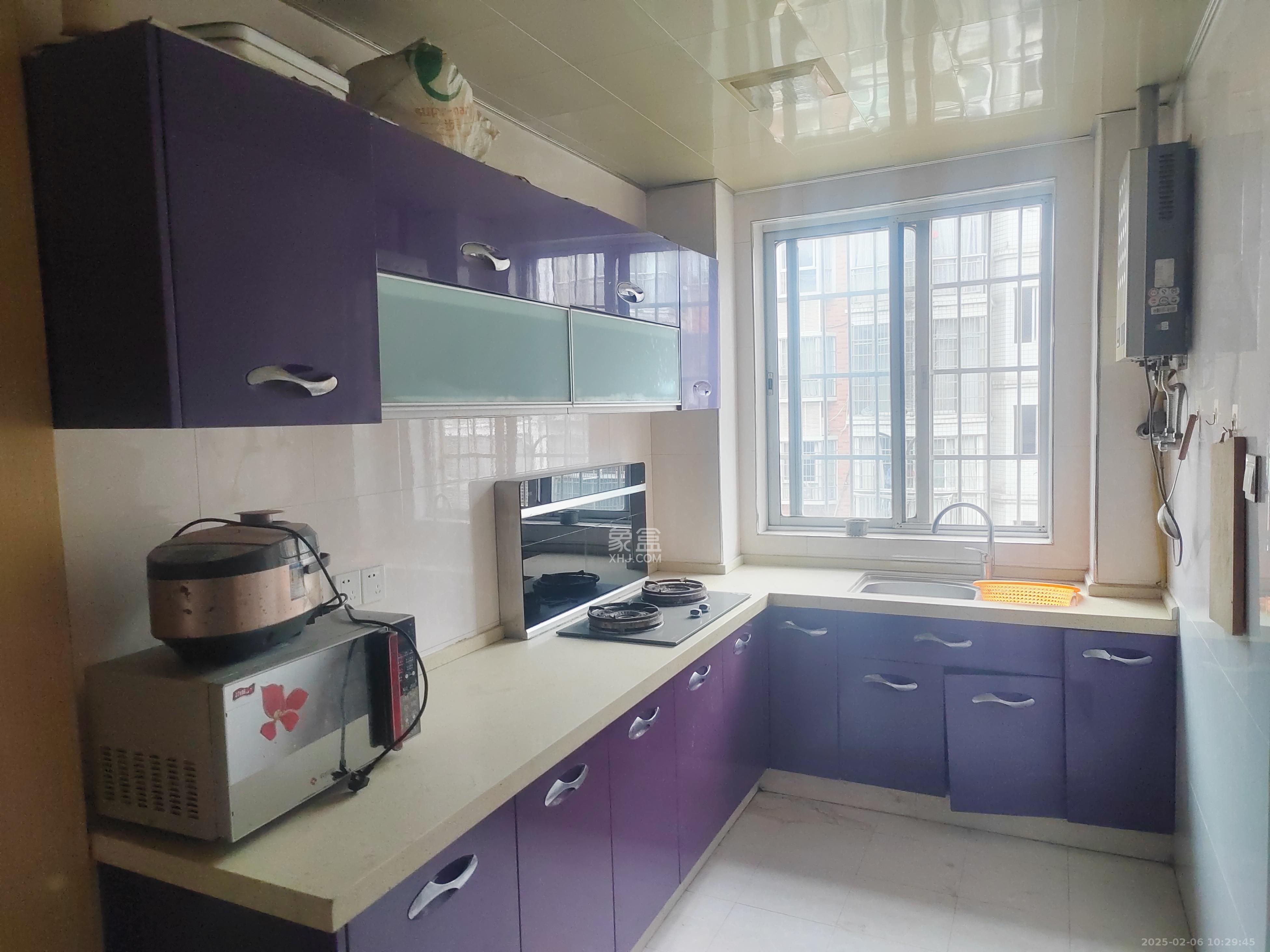 岚园新城 3室2厅2卫 1100.0元/月 岚园新城 3室2厅2卫 1100.0元/月室内图