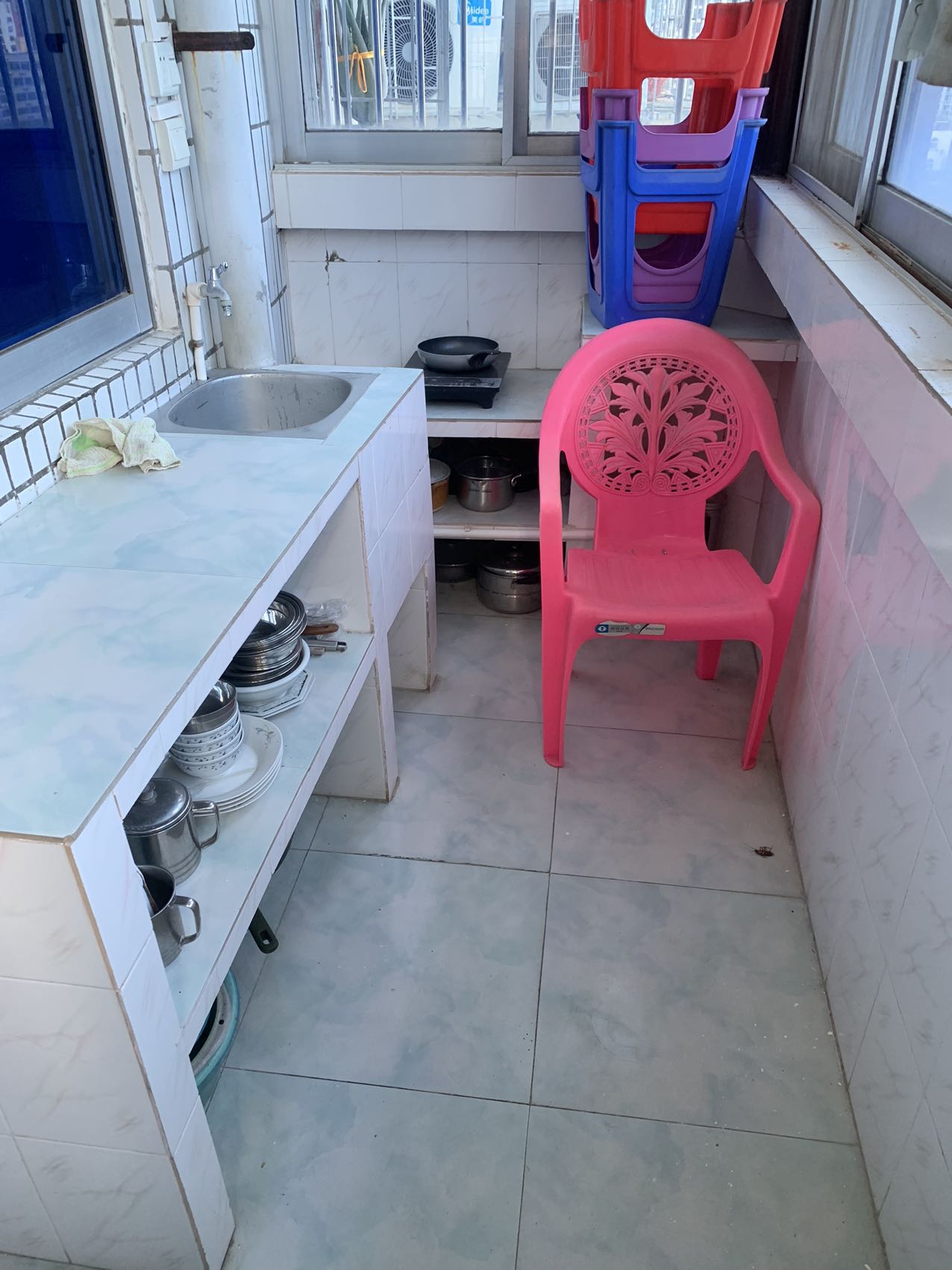 虹冠大厦  1室0厅1卫    35.0万 虹冠大厦  1室0厅1卫    35.0万客厅