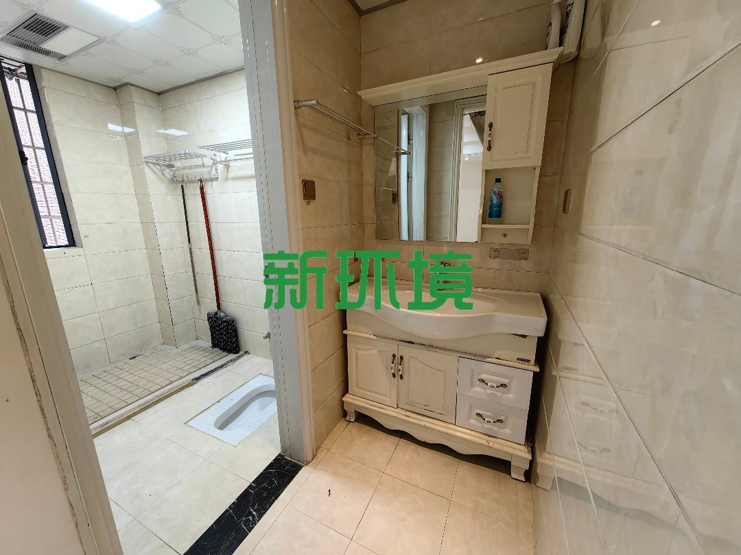 高盛澧园一二期  4室2厅2卫   98.80万客厅