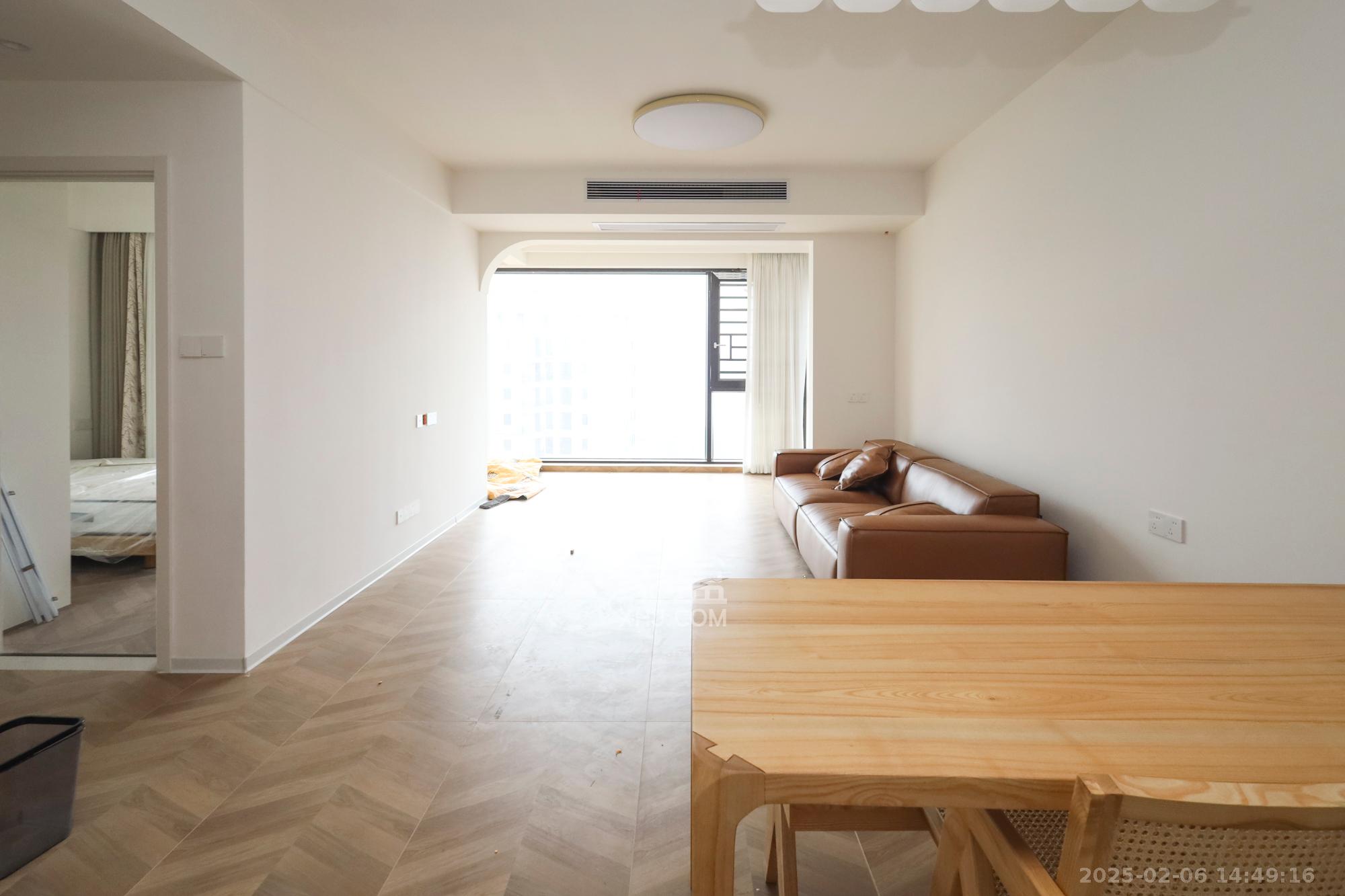 地铁中建江山玖樾  4室2厅2卫   4200.00元/月