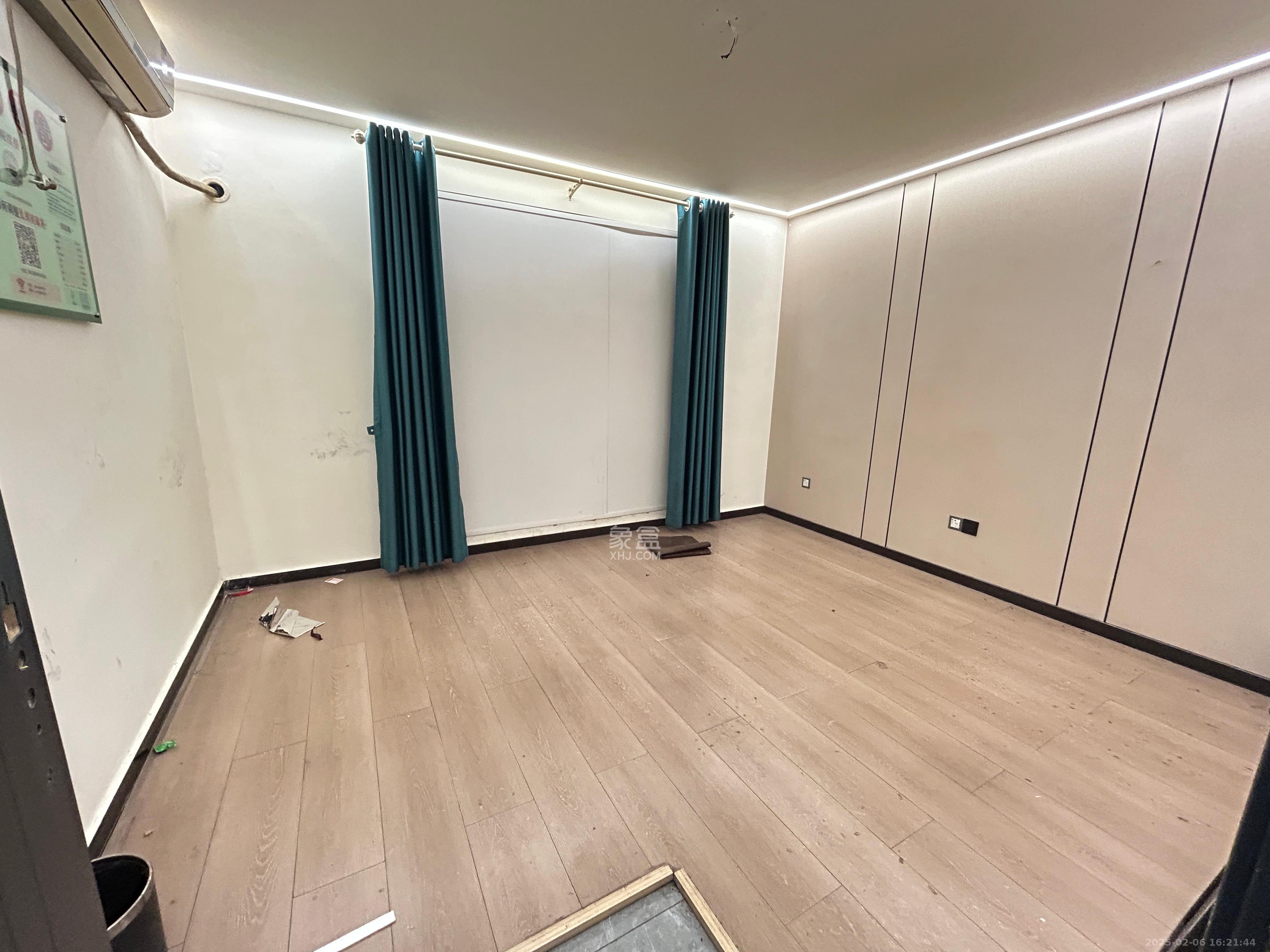 君临国际  4室1厅1卫   4800.00元/月室内图