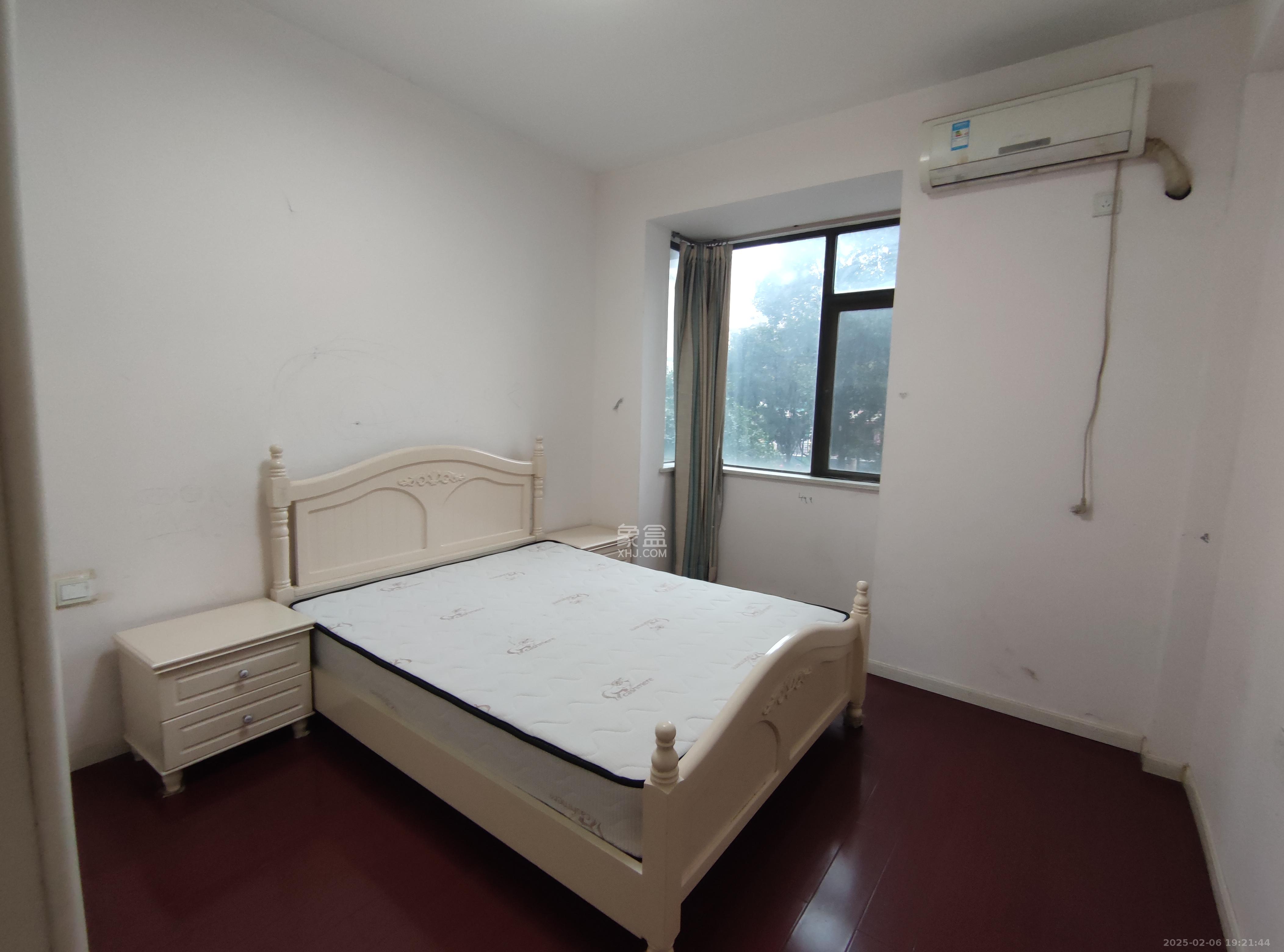 卓越麓山别墅(麓山峰境产权麓山花苑) 3室2厅2卫 2200.0元/月 卓越麓山别墅(麓山峰境产权麓山花苑) 3室2厅2卫 2200.0元/月室内图