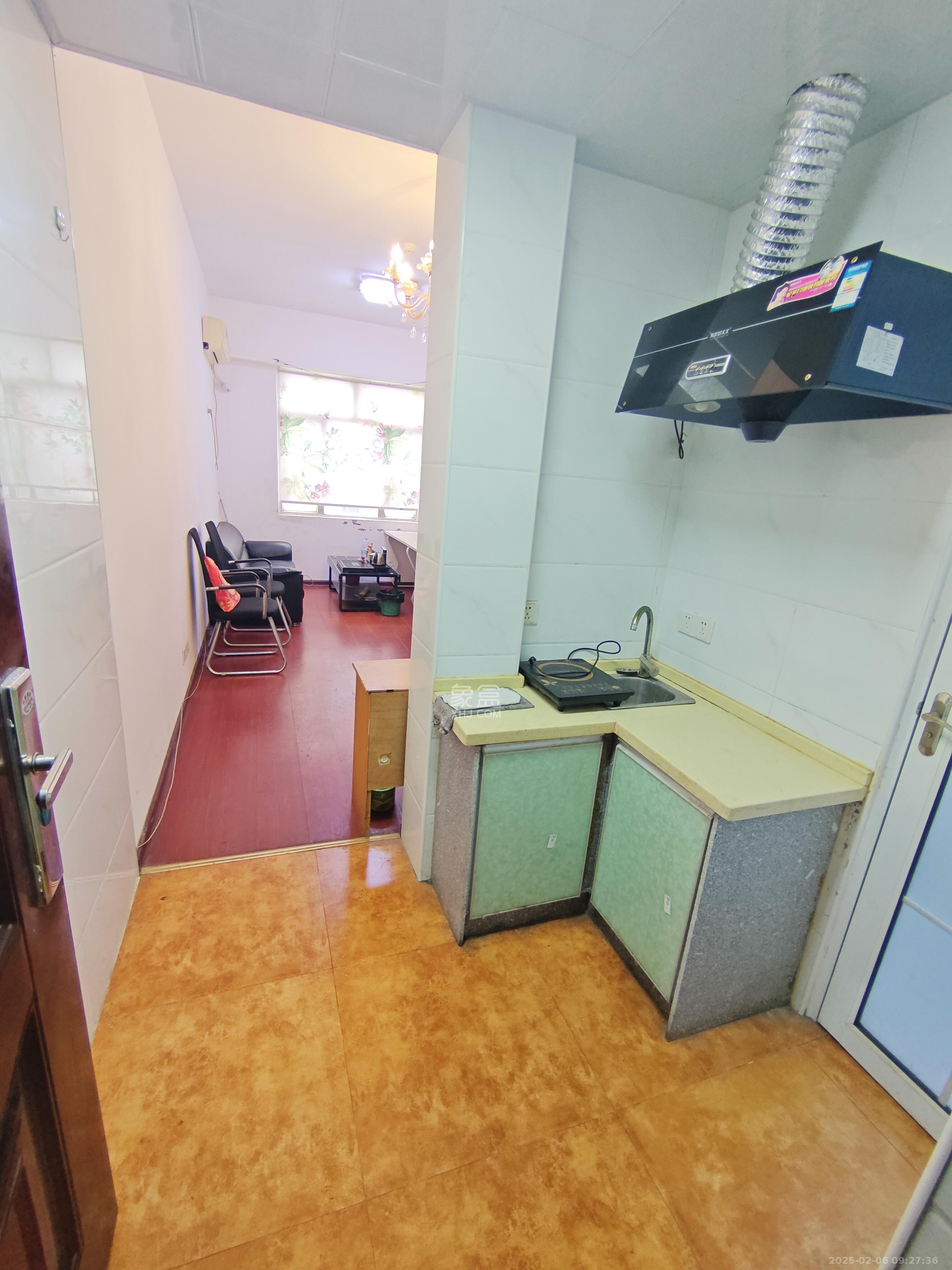 华瑞电子商厦（湖南科佳摄影城）  1室1厅1卫   1200.00元/月室内图