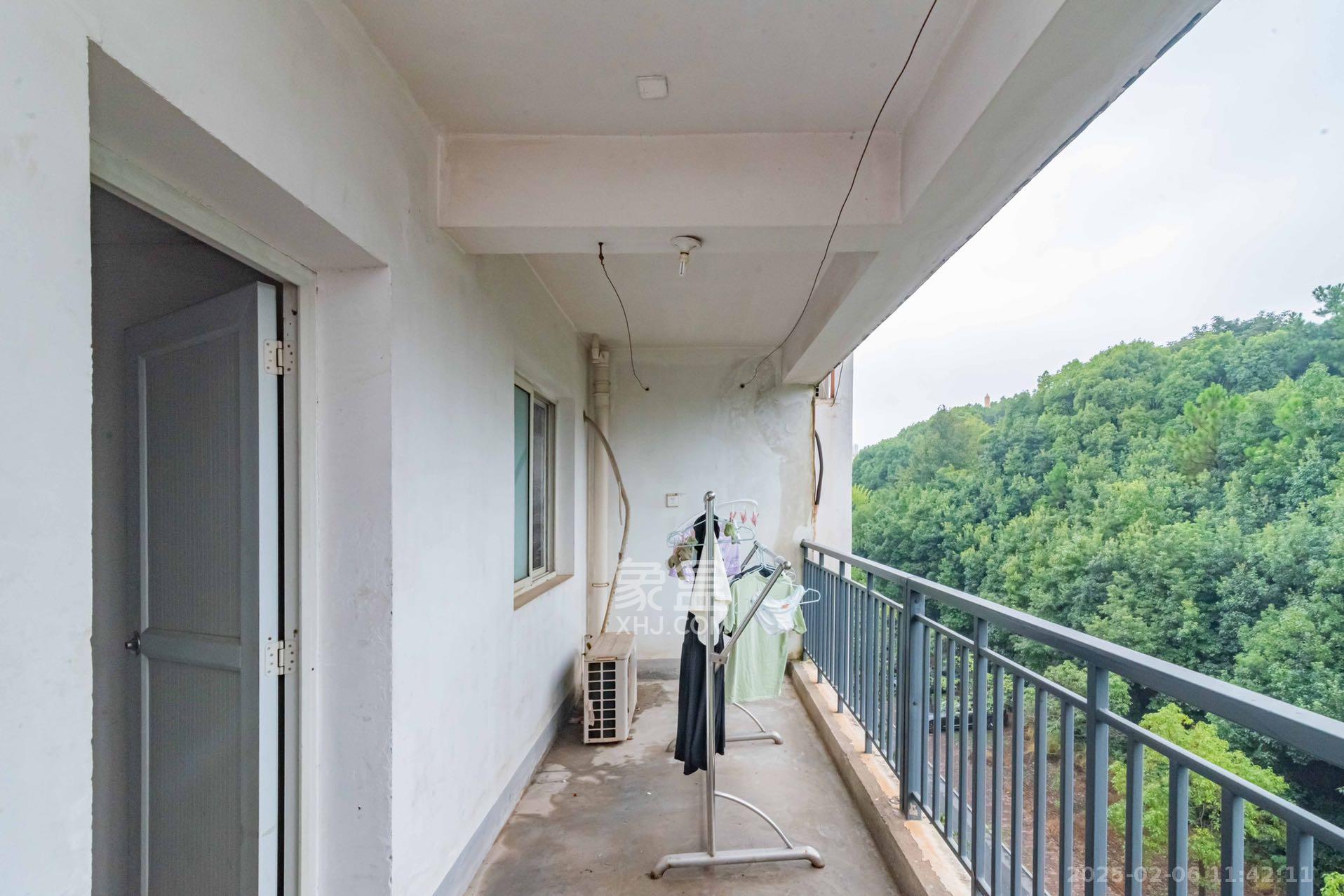 学府华庭 3室2厅2卫 1200.0元/月 学府华庭 3室2厅2卫 1200.0元/月室内图