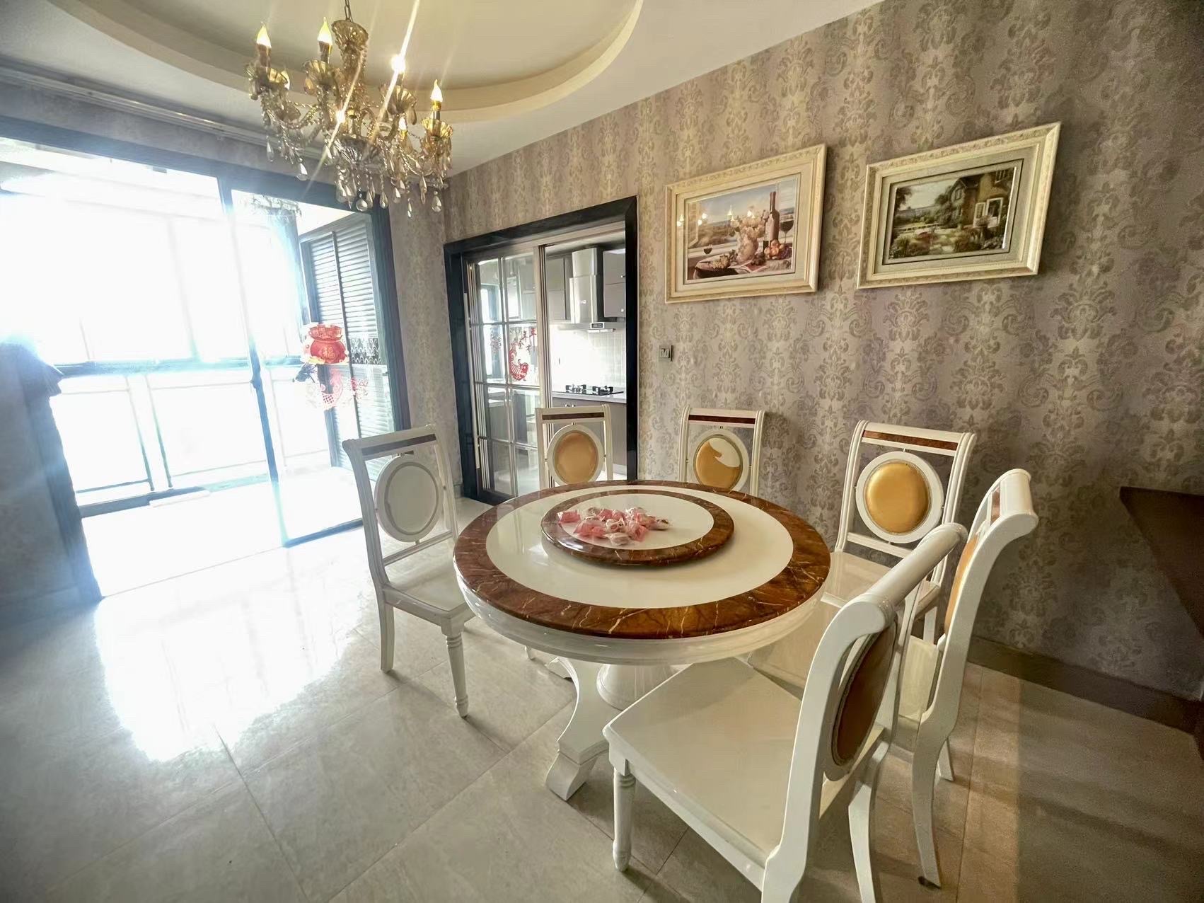 新城国际 3室0厅0卫 2400.0元/月 新城国际 3室0厅0卫 2400.0元/月室内图