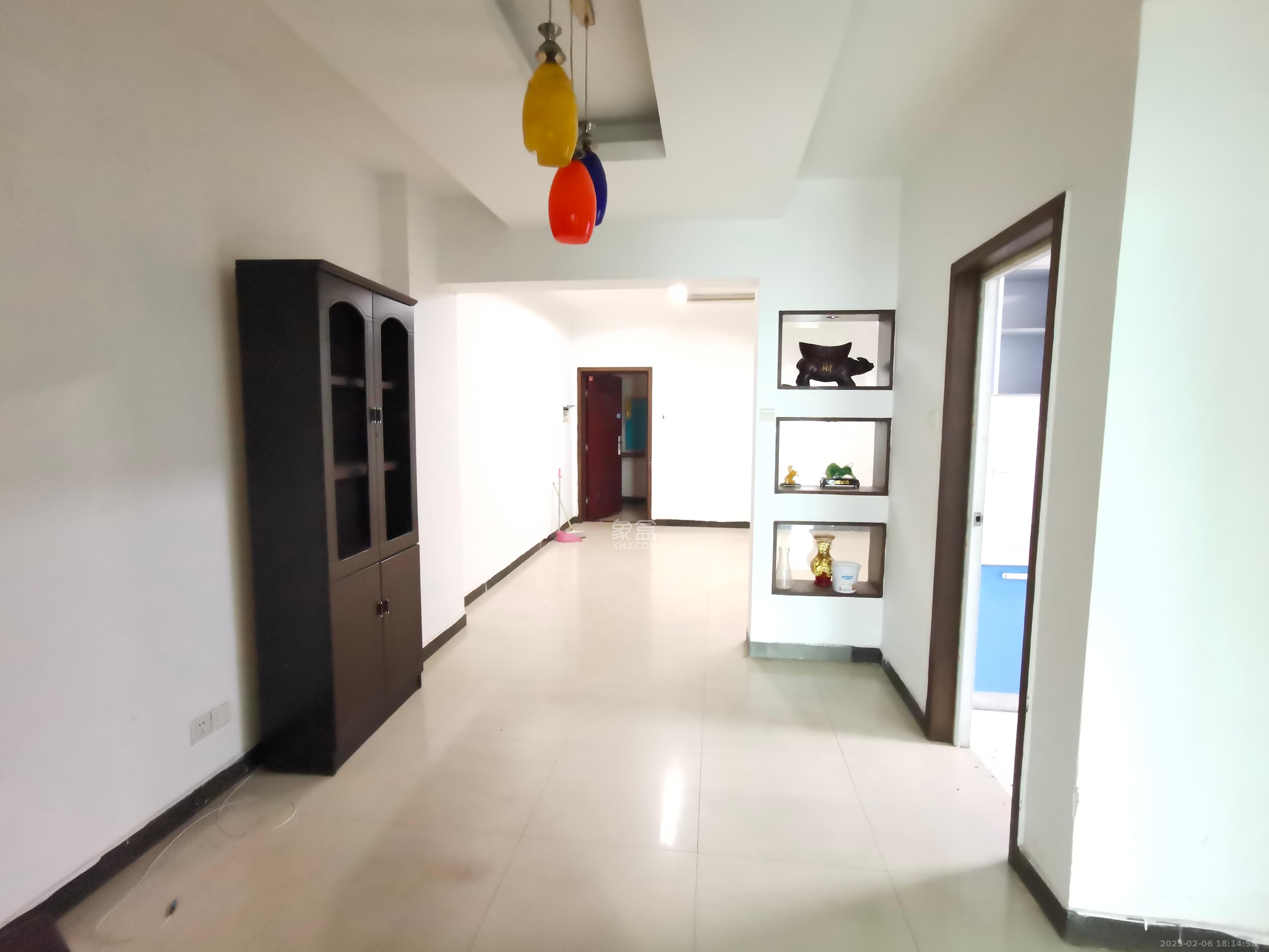 高桥财富大厦  2室2厅1卫    1800.0元/月 高桥财富大厦  2室2厅1卫    1800.0元/月室内图