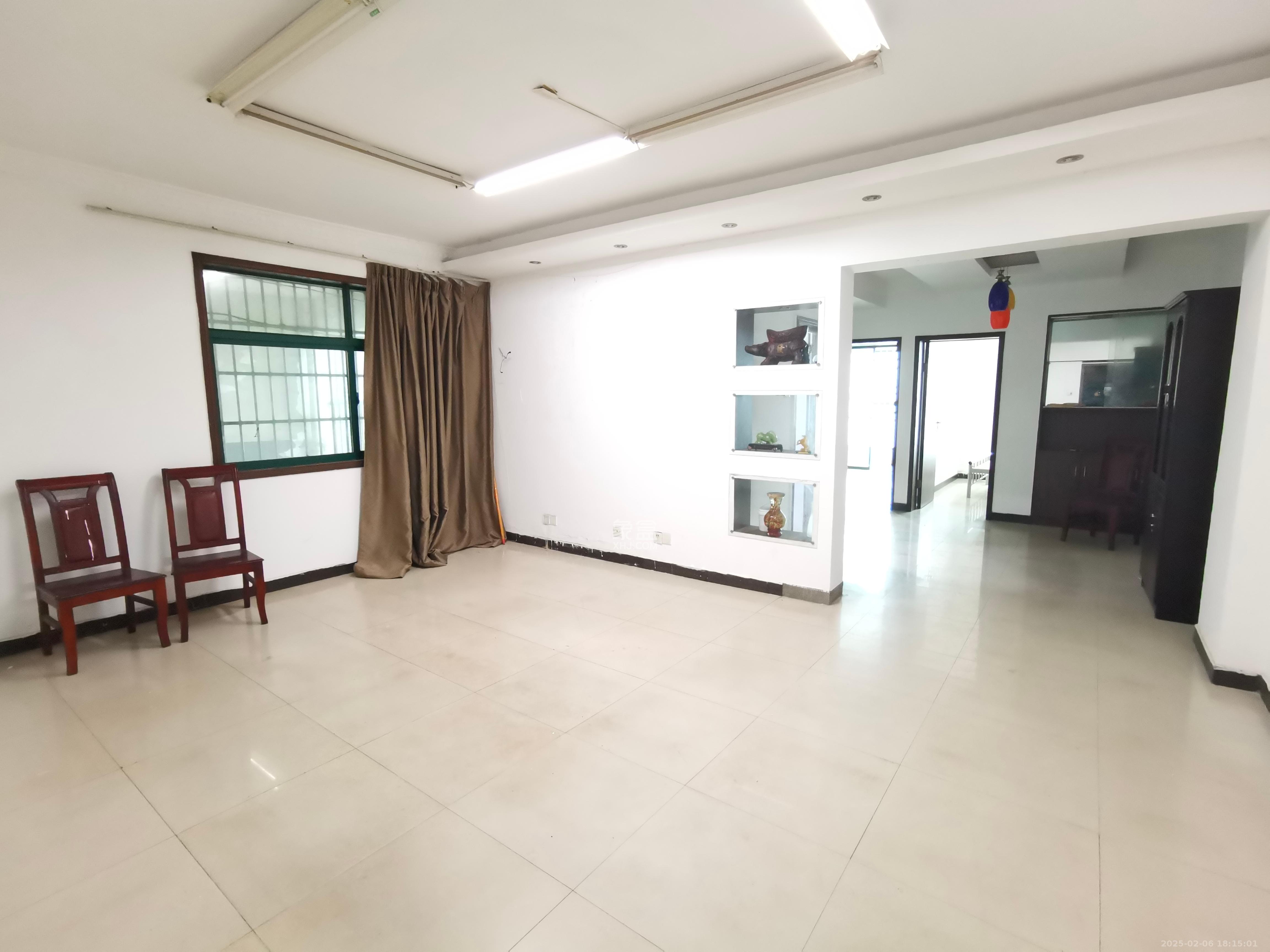 高桥财富大厦  2室2厅1卫    1800.0元/月 高桥财富大厦  2室2厅1卫    1800.0元/月室内图