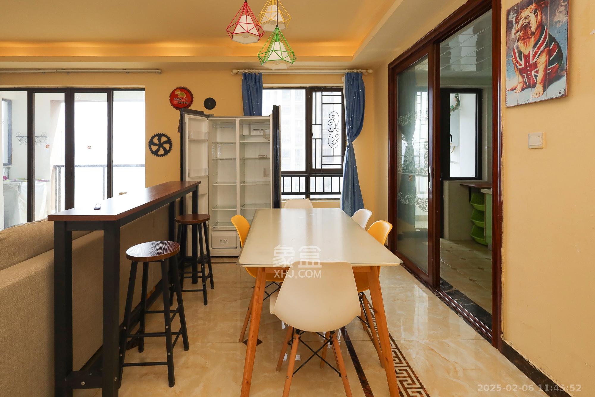 世茂外滩里(世茂铂翠湾三期)  4室2厅2卫    5000.0元/月 世茂外滩里(世茂铂翠湾三期)  4室2厅2卫    5000.0元/月室内图