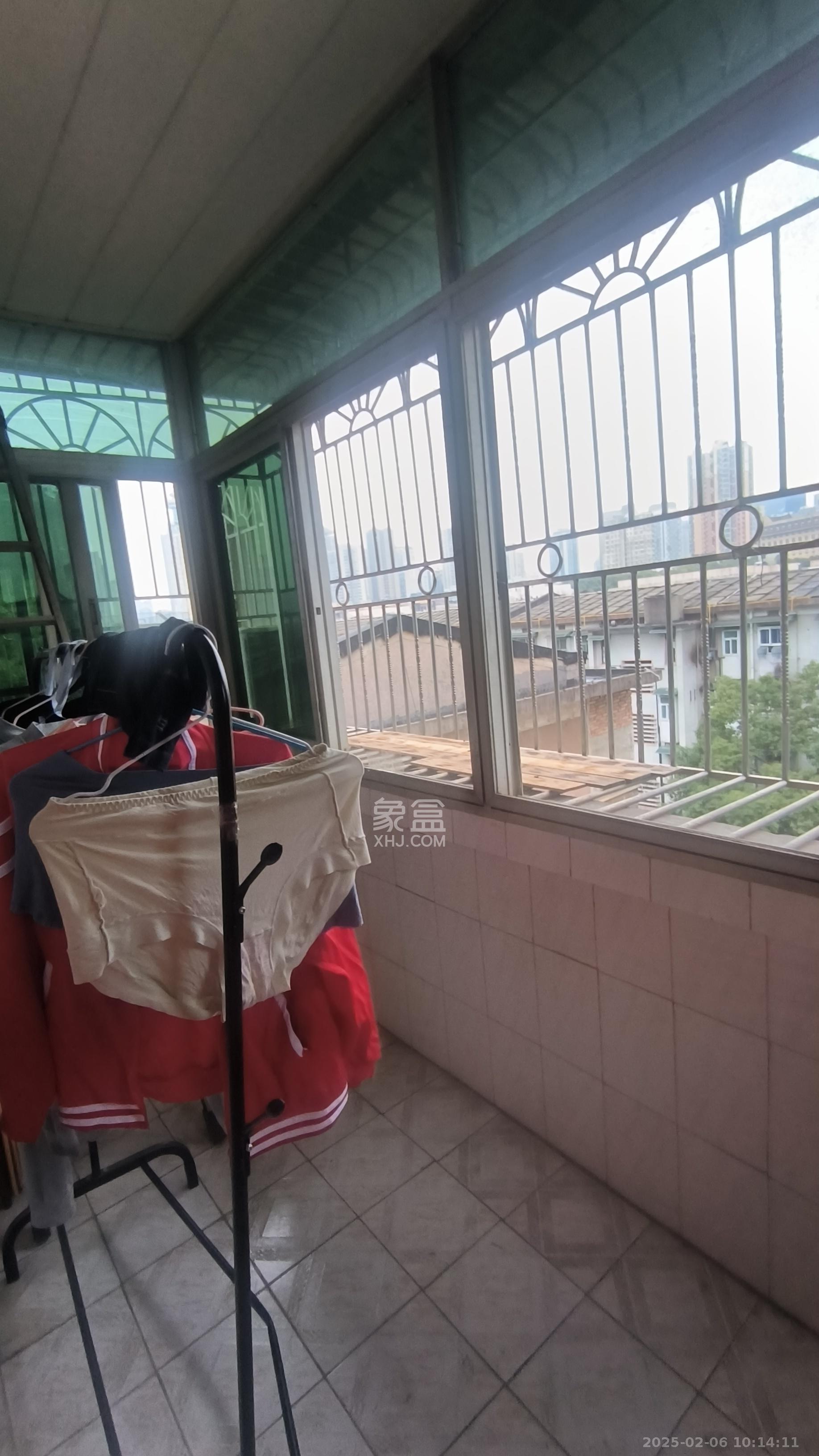 红旗社区  3室1厅1卫   1500.00元/月室内图