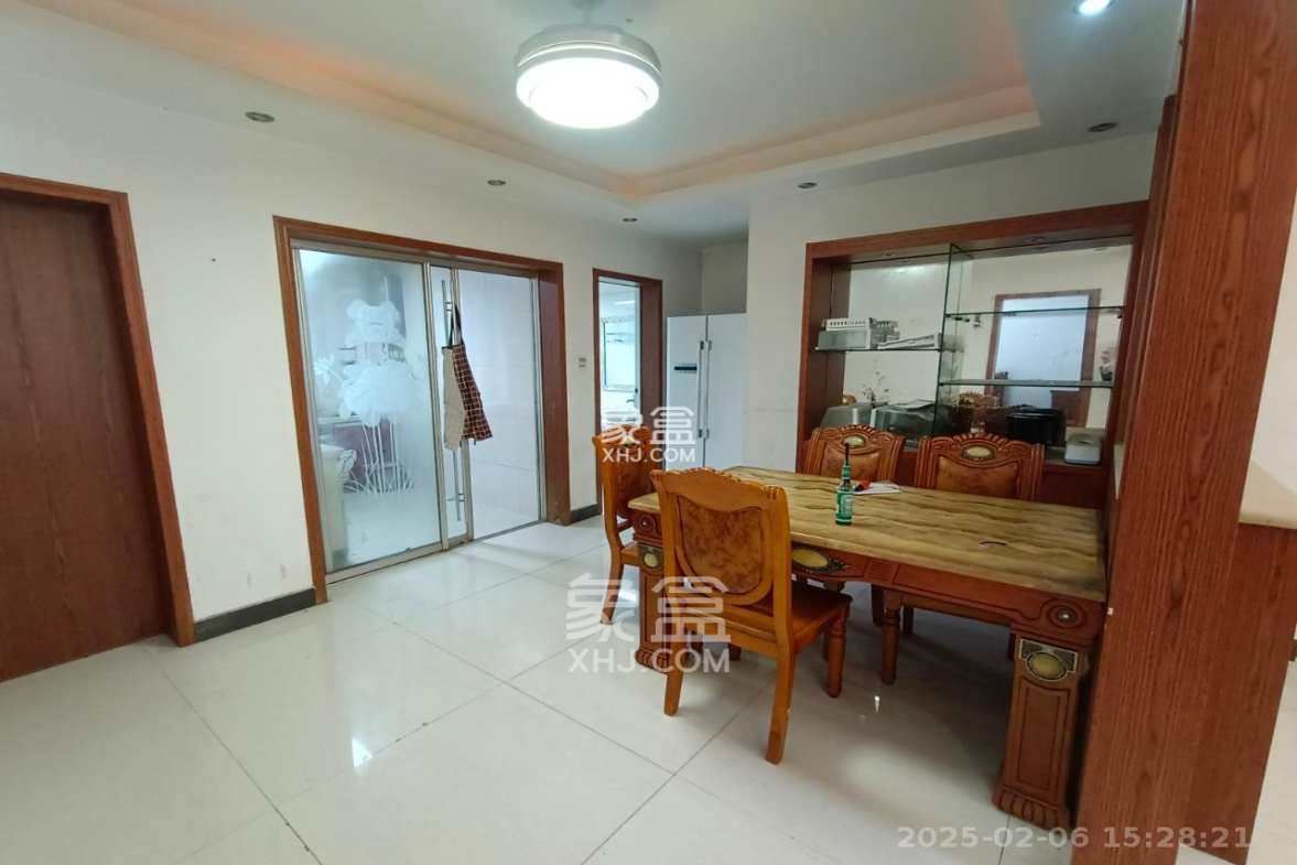 南湖雅苑 3室2厅2卫 1500.0元/月 南湖雅苑 3室2厅2卫 1500.0元/月室内图