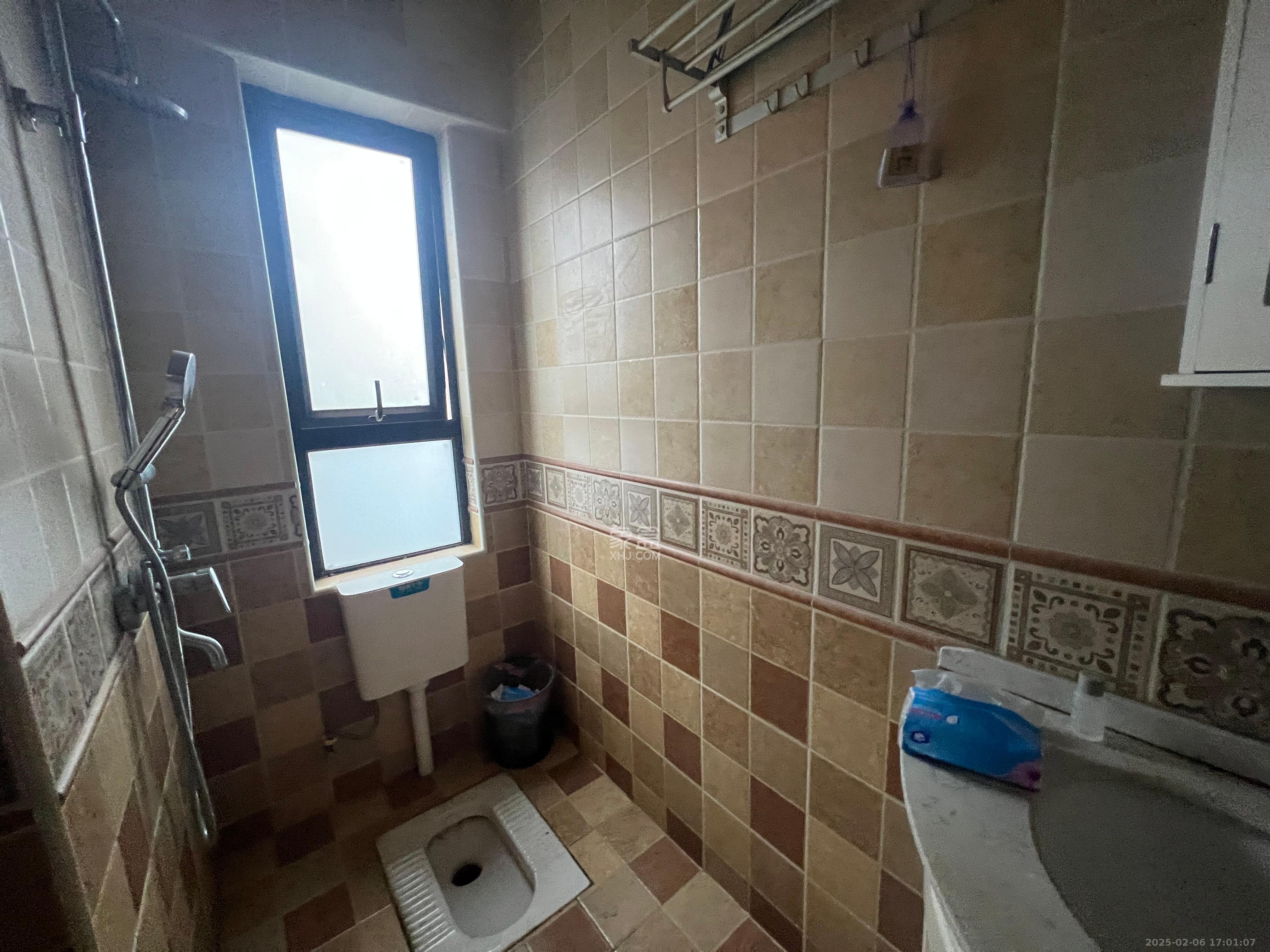 京武浪琴山一、二期 1室2厅2卫 3300.0元/月 京武浪琴山一、二期 1室2厅2卫 3300.0元/月室内图