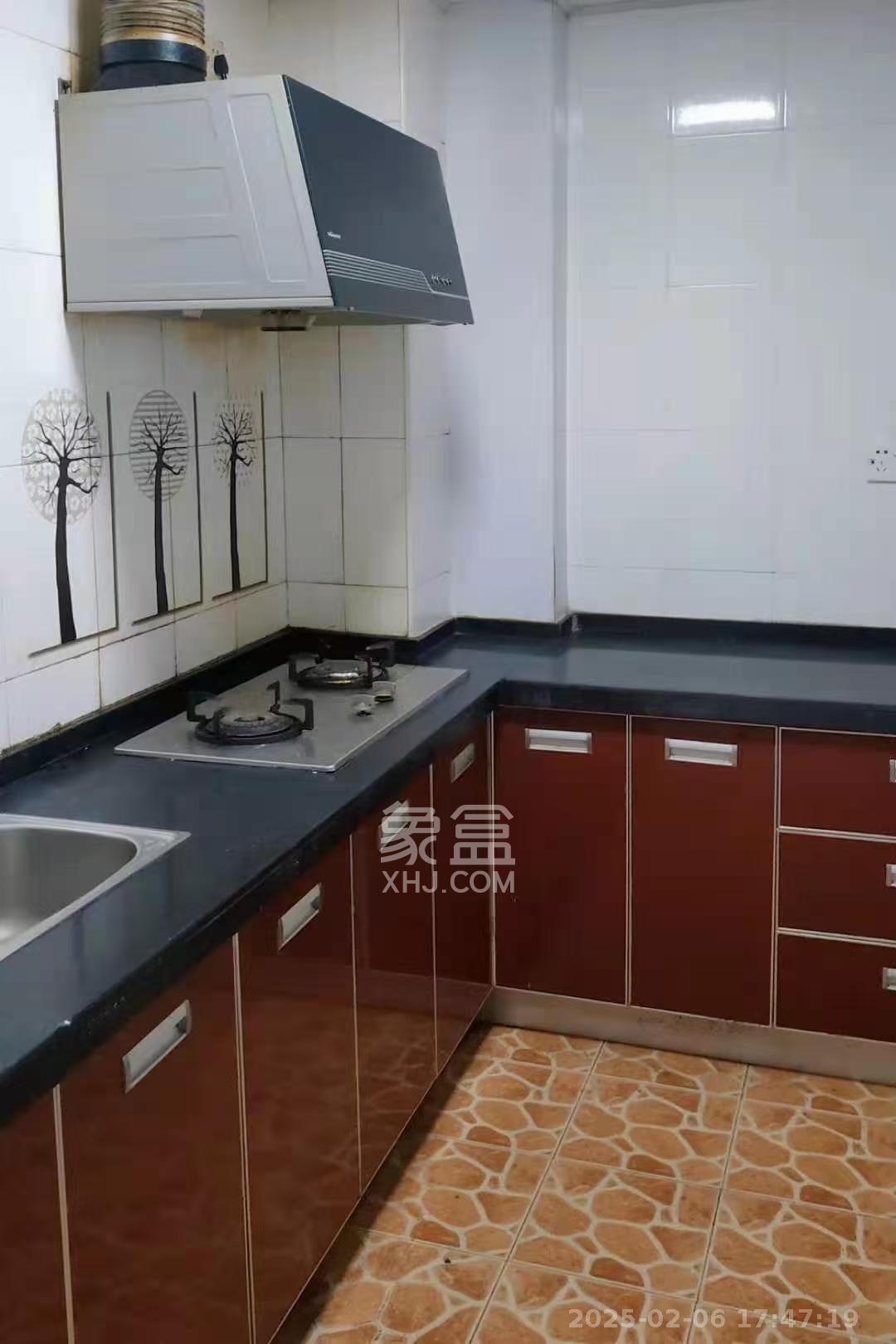 麓谷加州阳光  2室2厅2卫   1800.00元/月室内图