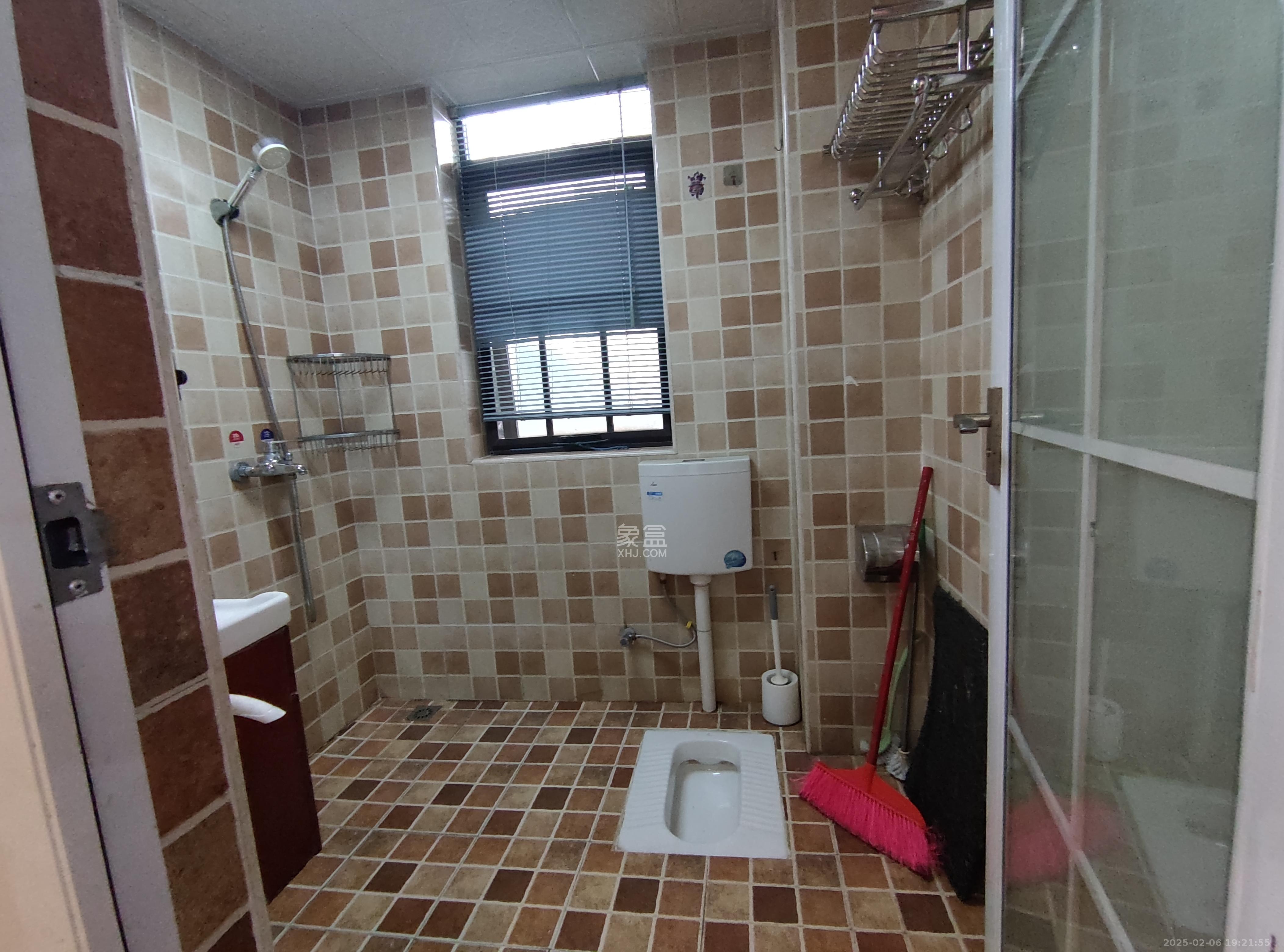 卓越麓山别墅(麓山峰境产权麓山花苑) 3室2厅2卫 2200.0元/月 卓越麓山别墅(麓山峰境产权麓山花苑) 3室2厅2卫 2200.0元/月室内图