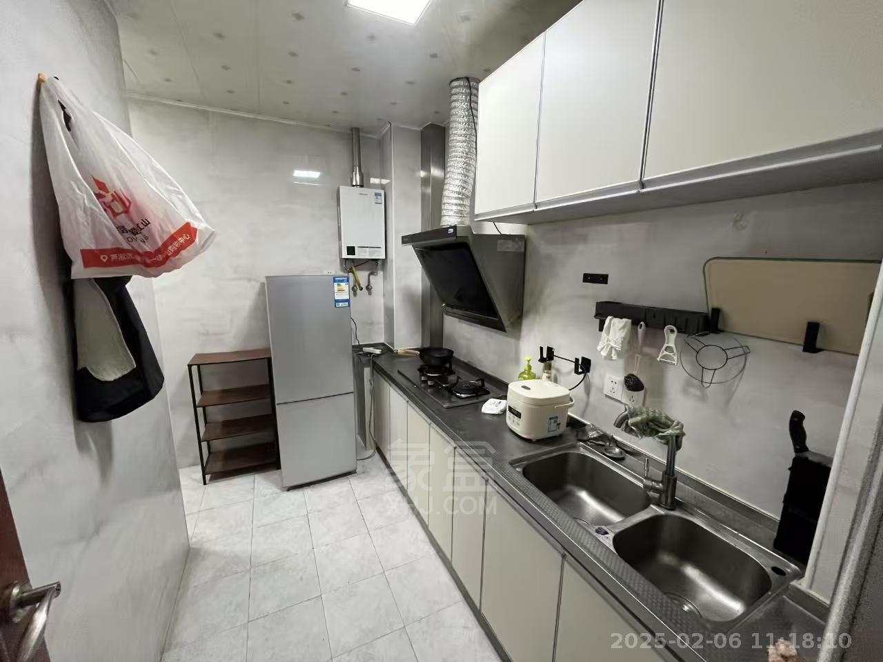 流金岁月-华晨国际 1室1厅1卫 1600.0元/月 流金岁月-华晨国际 1室1厅1卫 1600.0元/月室内图