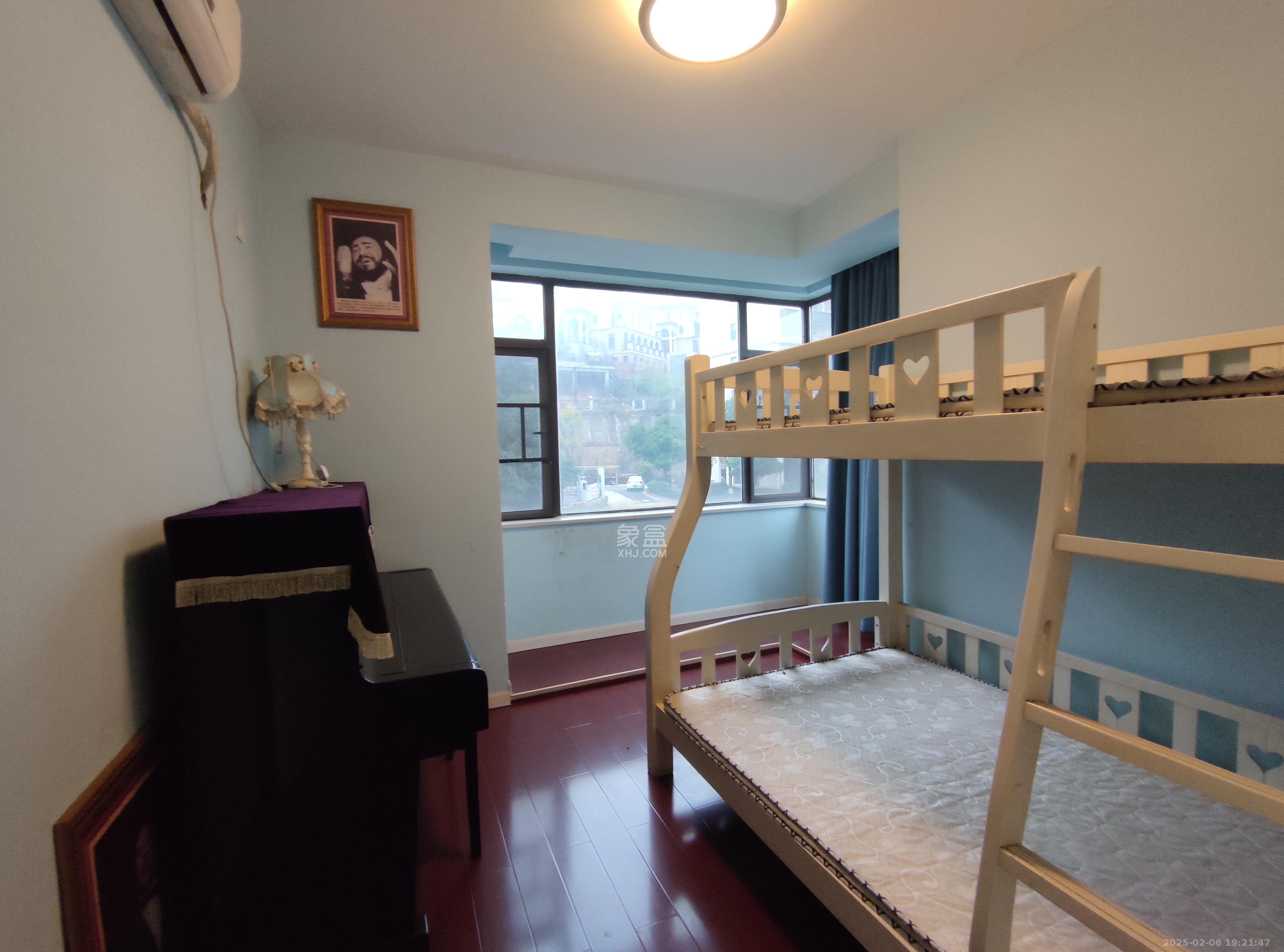 卓越麓山别墅(麓山峰境产权麓山花苑) 3室2厅2卫 2200.0元/月 卓越麓山别墅(麓山峰境产权麓山花苑) 3室2厅2卫 2200.0元/月室内图