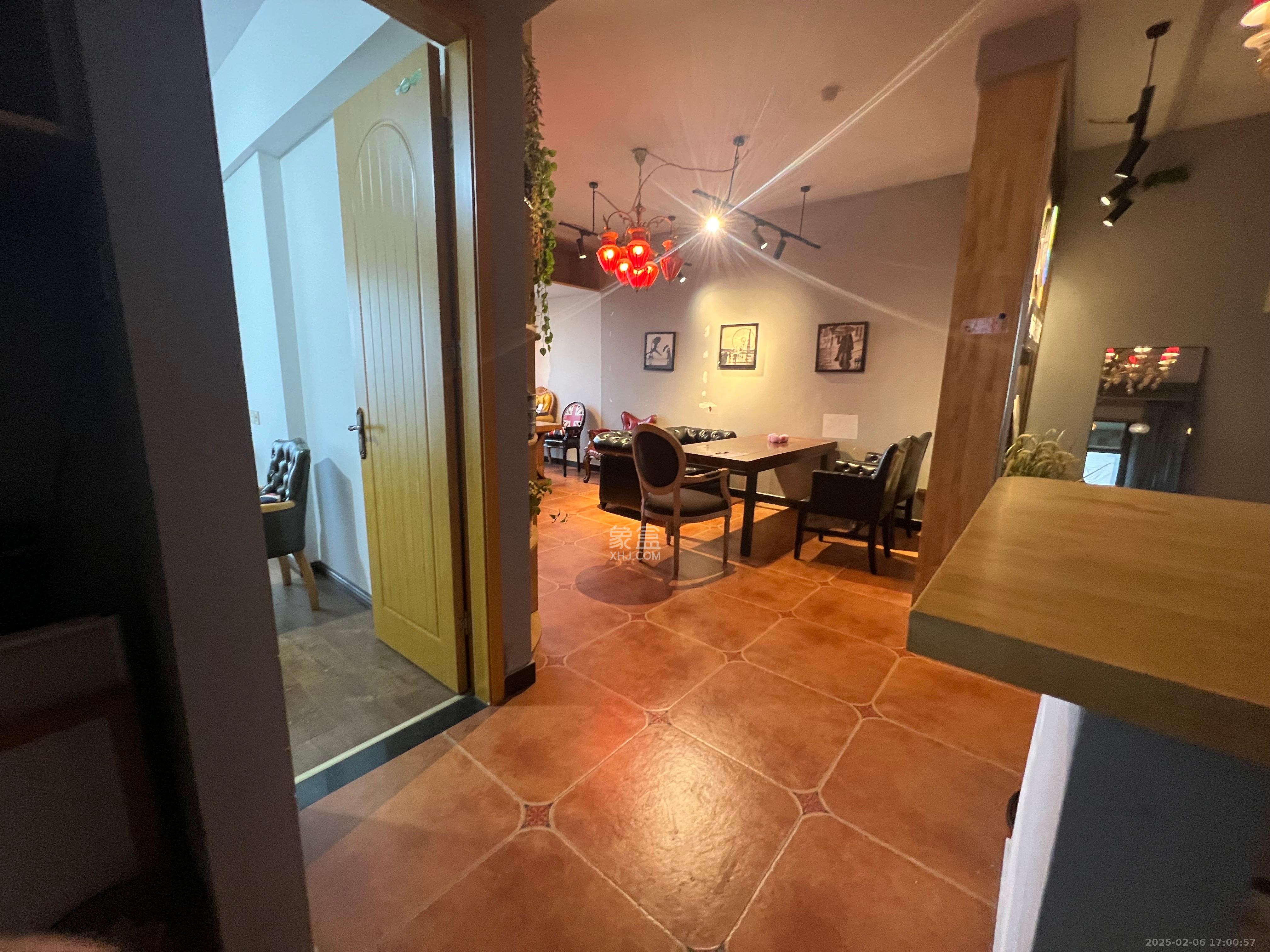 京武浪琴山一、二期  1室2厅2卫    3300.0元/月室内图