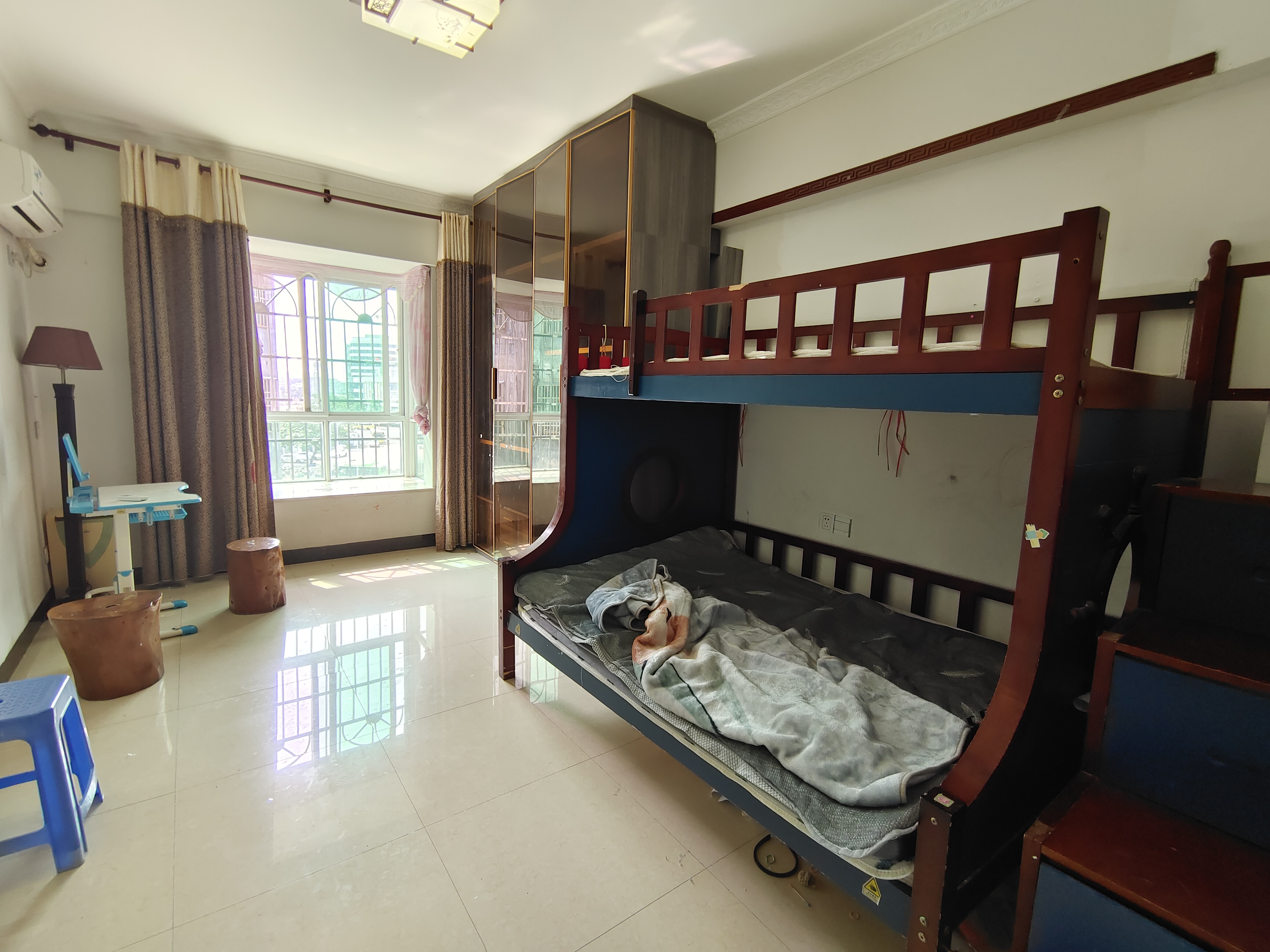 榕景苑  3室2厅2卫   2300.00元/月室内图