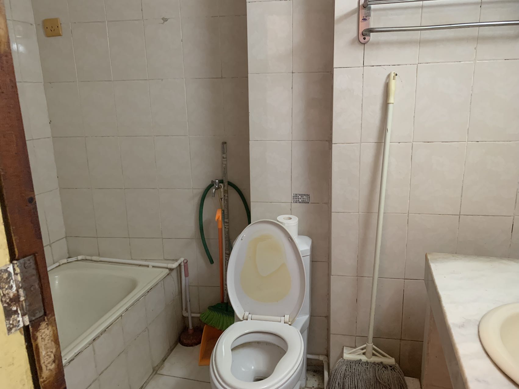 虹冠大厦  1室0厅1卫    35.0万 虹冠大厦  1室0厅1卫    35.0万客厅