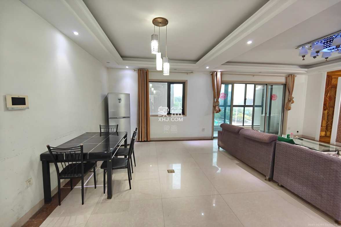 美的城一期 3室2厅2卫 1680.0元/月 美的城一期 3室2厅2卫 1680.0元/月室内图