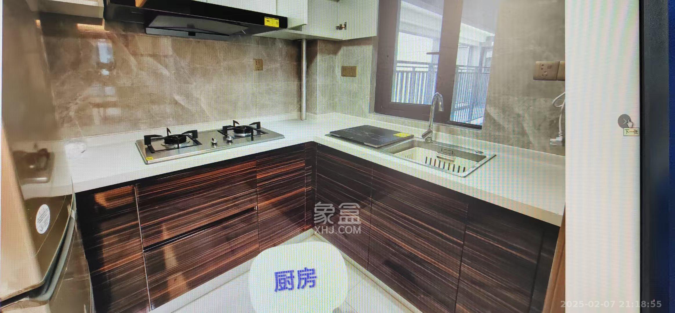 中海阅麓山二期  3室1厅2卫   3400.00元/月室内图
