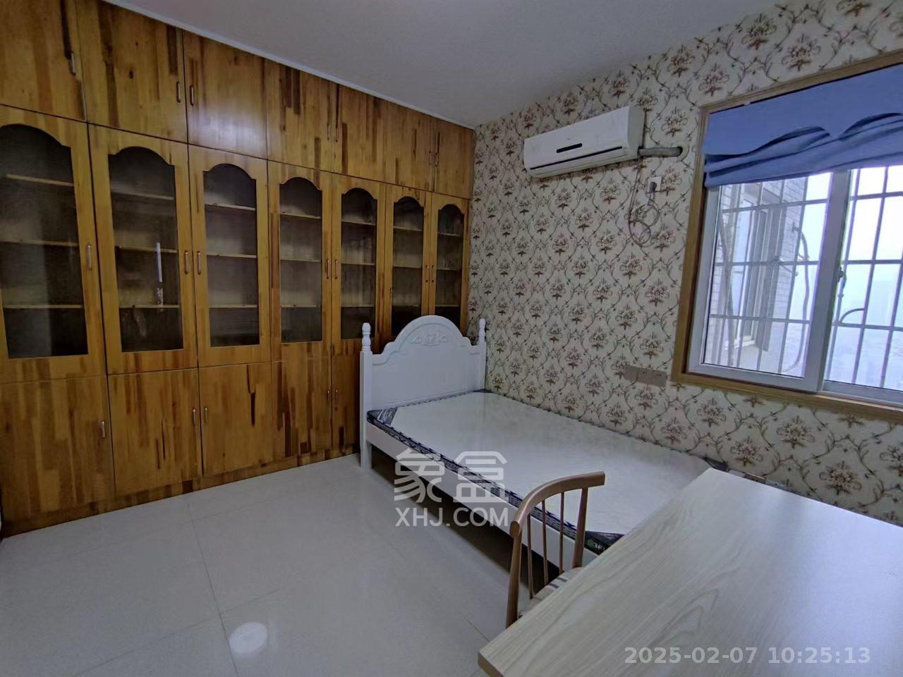 金麓西岸和苑  2室2厅1卫    1900.0元/月 金麓西岸和苑  2室2厅1卫    1900.0元/月室内图