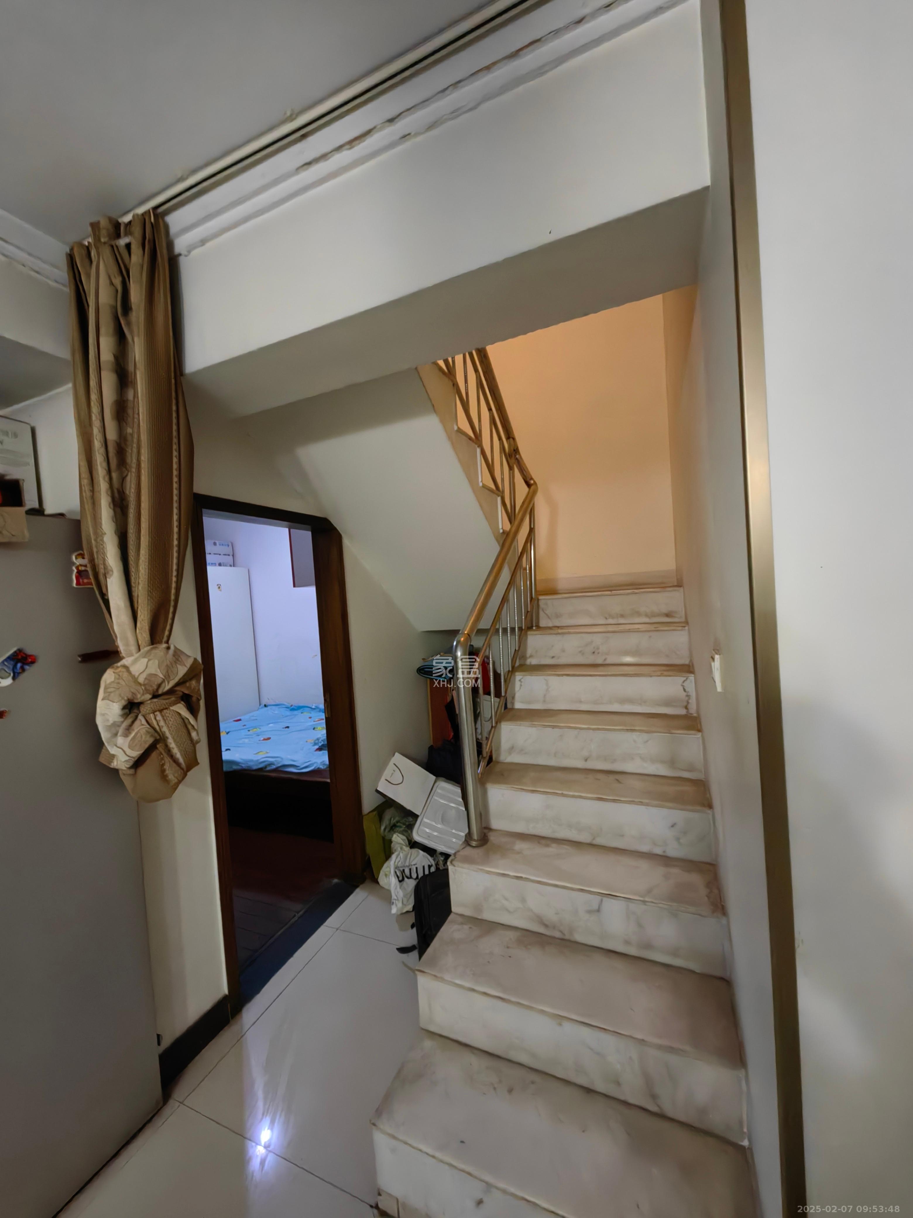 富湘园 5室2厅2卫 3300.0元/月 富湘园 5室2厅2卫 3300.0元/月室内图