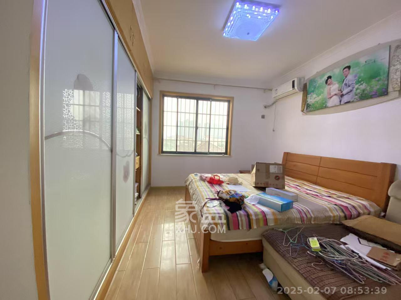 新雅黄金苑 4室2厅2卫 1800.0元/月 新雅黄金苑 4室2厅2卫 1800.0元/月室内图