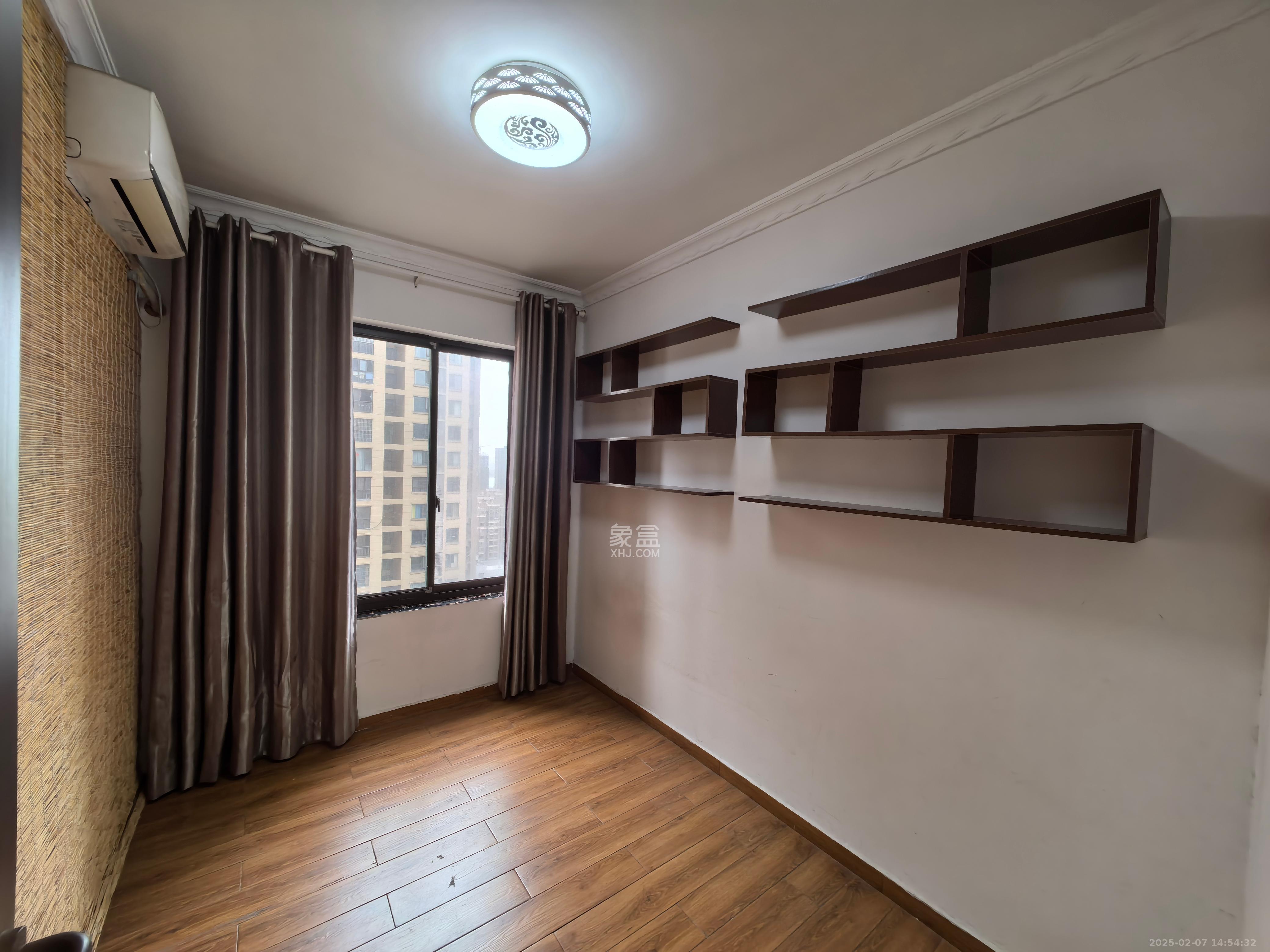 华润五彩城 3室2厅2卫 2200.0元/月 华润五彩城 3室2厅2卫 2200.0元/月室内图