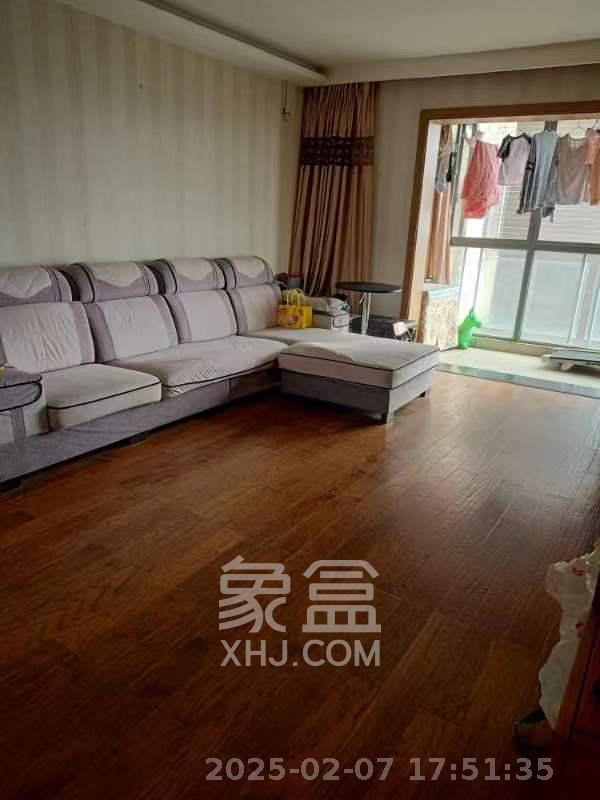 三万英尺  3室2厅2卫   3500.00元/月