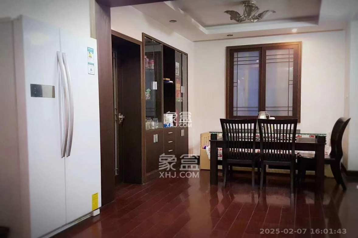 长征花园 3室2厅2卫 2500.0元/月 长征花园 3室2厅2卫 2500.0元/月室内图