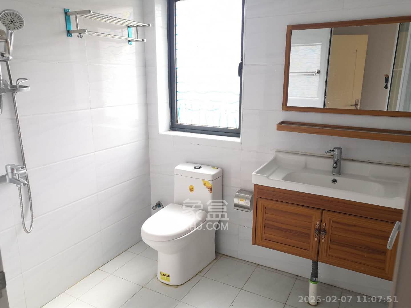 中建芙蓉嘉苑  4室2厅2卫    2500.0元/月室内图