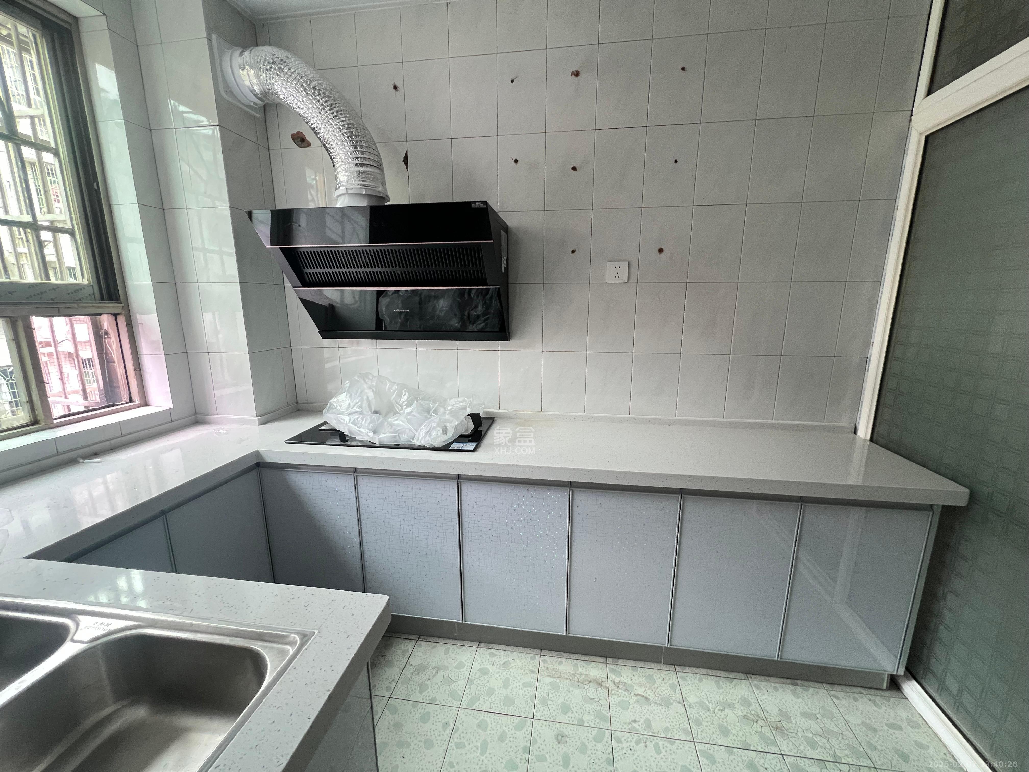 火炬村 3室2厅2卫 2200.0元/月 火炬村 3室2厅2卫 2200.0元/月室内图