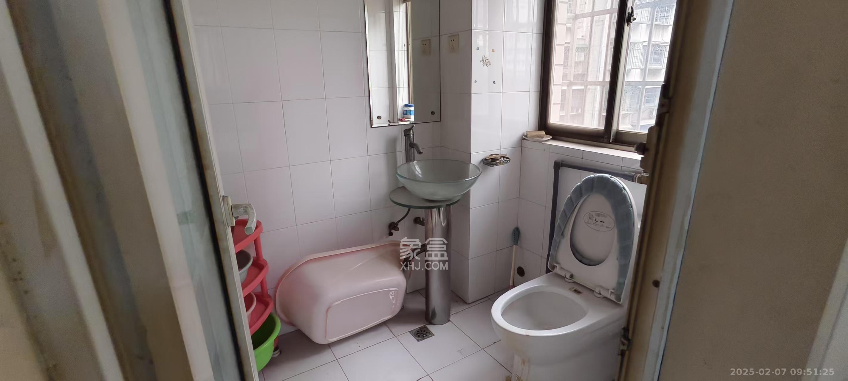 金泰小区  3室2厅2卫   2400.00元/月室内图