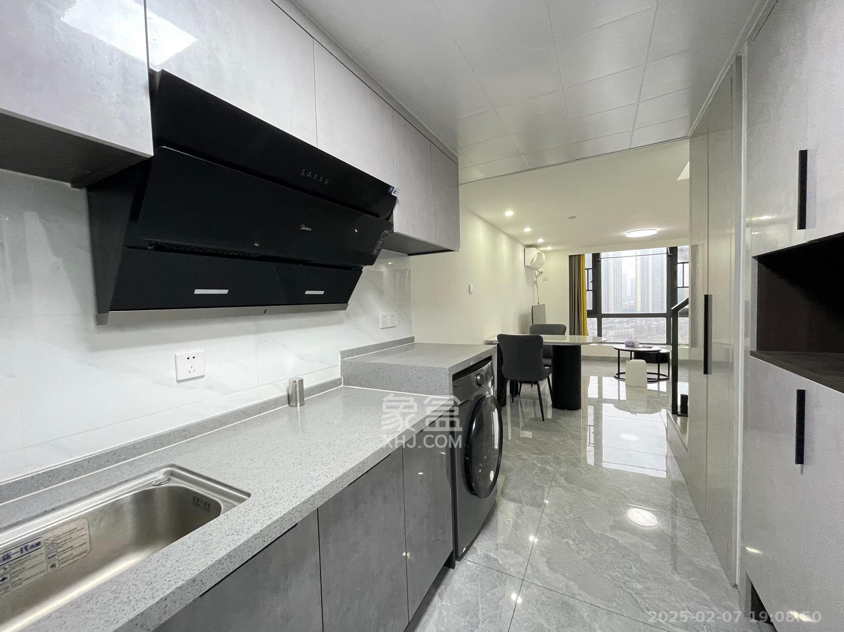 藏珑湖上公馆 1室1厅1卫 2400.0元/月 藏珑湖上公馆 1室1厅1卫 2400.0元/月室内图