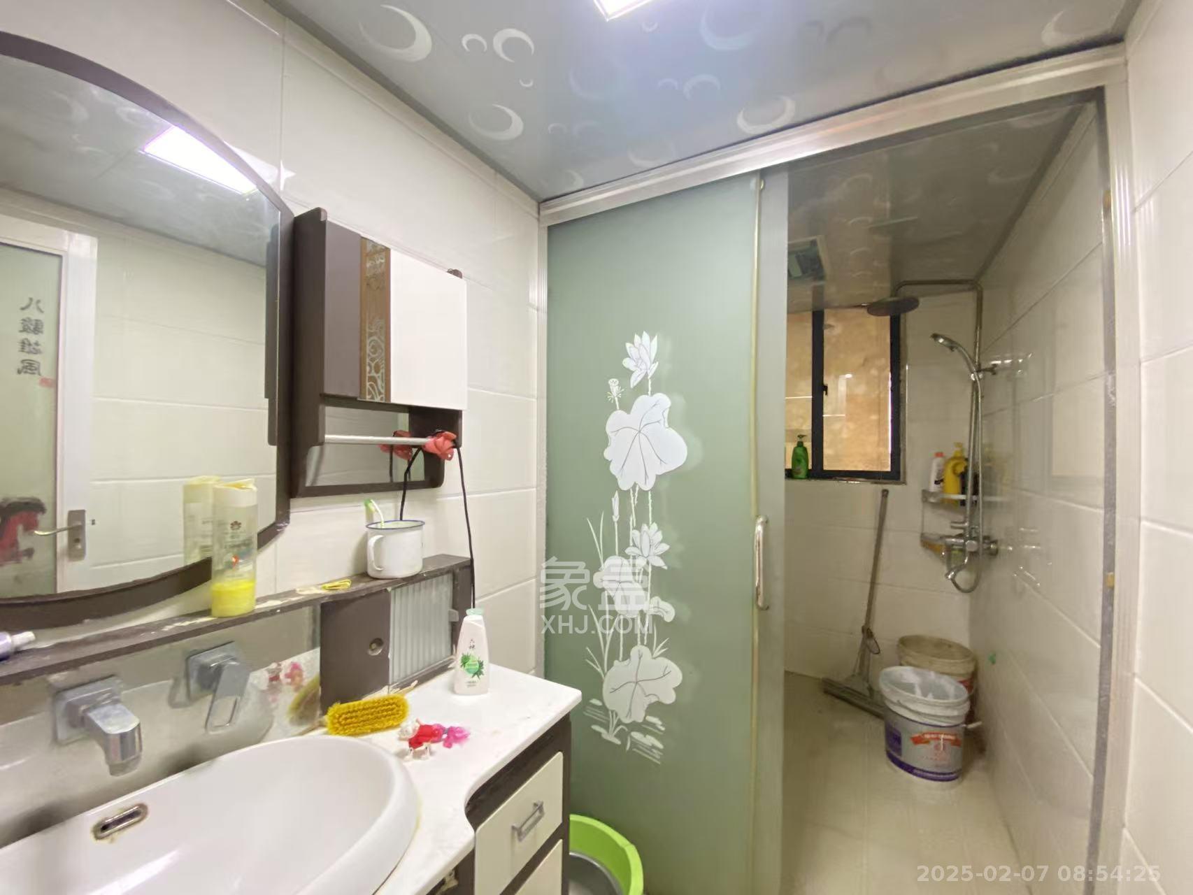 新雅黄金苑 4室2厅2卫 1800.0元/月 新雅黄金苑 4室2厅2卫 1800.0元/月室内图