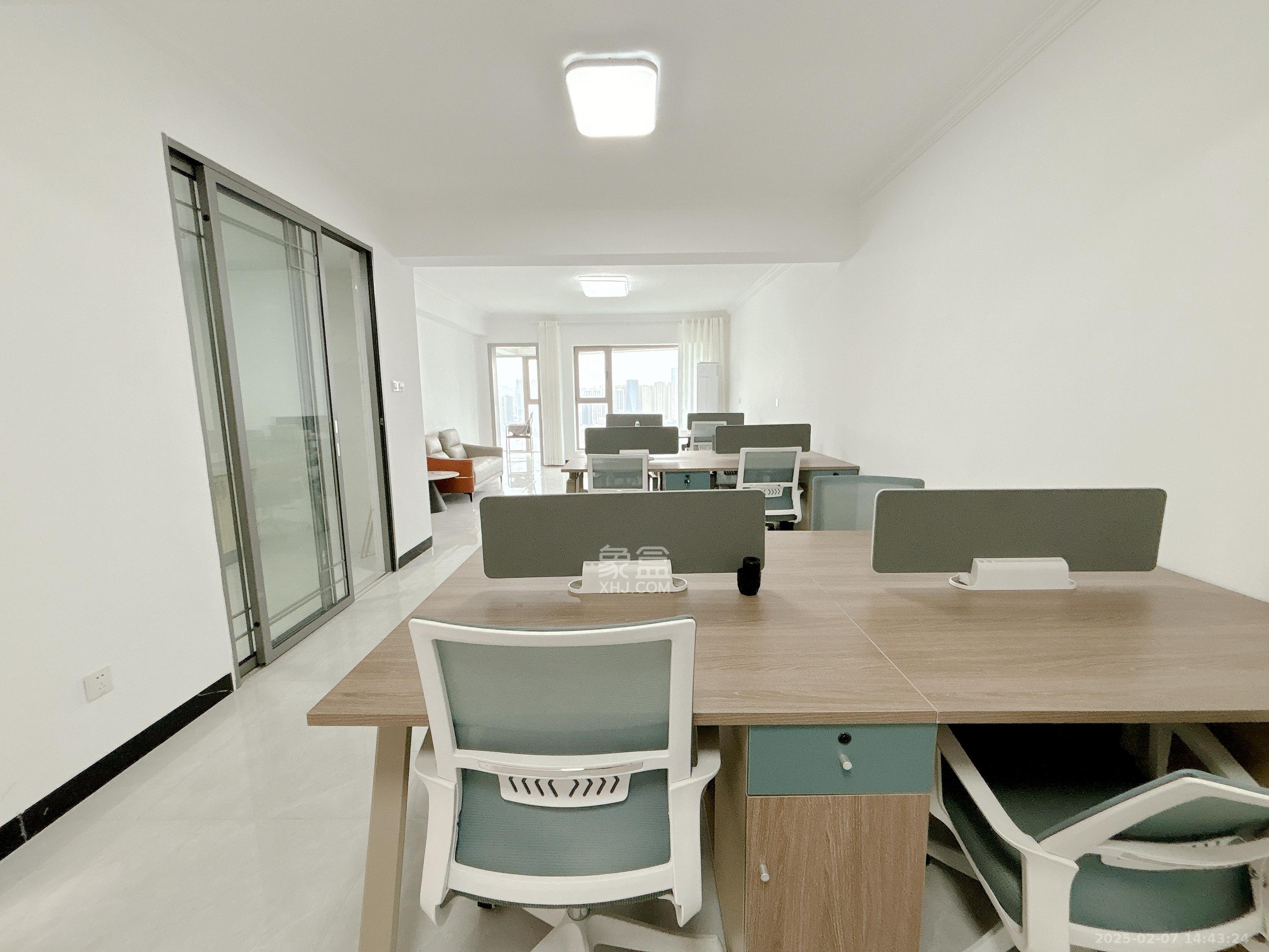 潮宗御苑 4室2厅2卫 9000.0元/月 潮宗御苑 4室2厅2卫 9000.0元/月室内图