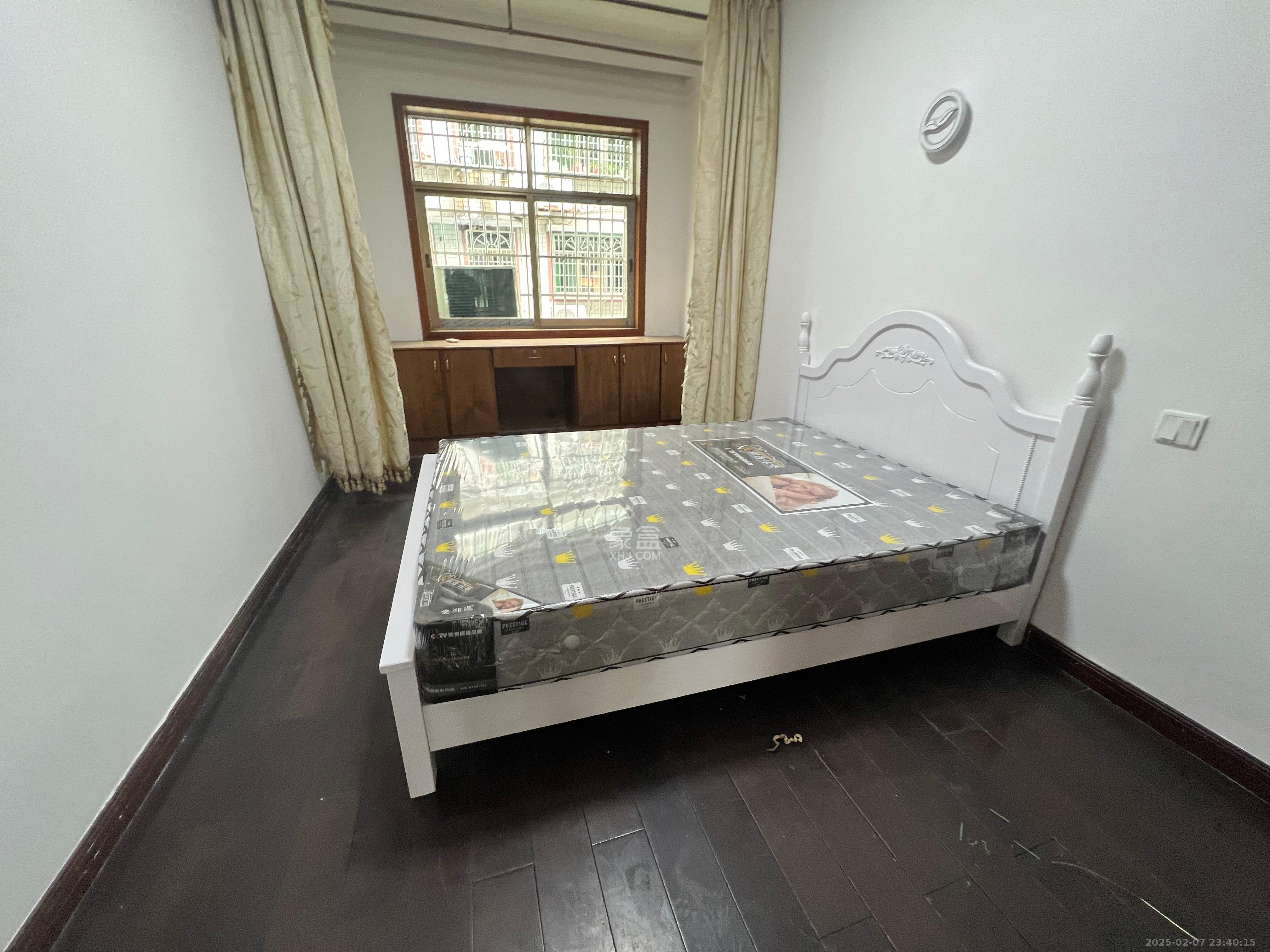 火炬村 3室2厅2卫 2200.0元/月 火炬村 3室2厅2卫 2200.0元/月室内图