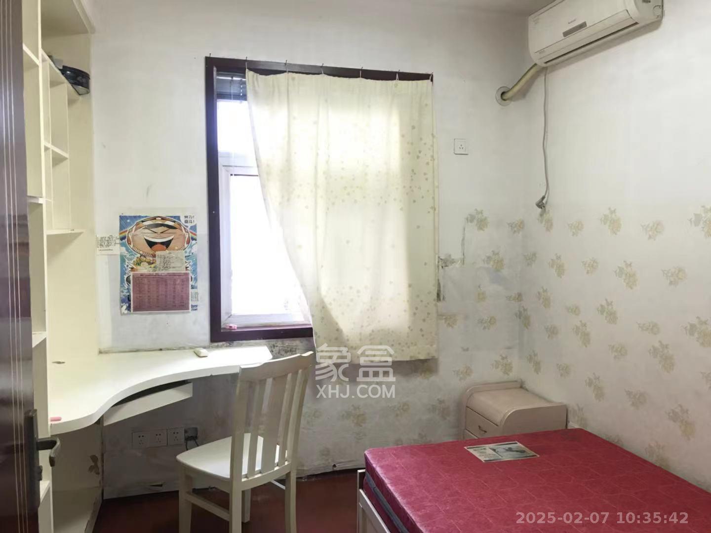 嘉盛华庭(一期、二期、三期) 3室2厅1卫 2000.0元/月 嘉盛华庭(一期、二期、三期) 3室2厅1卫 2000.0元/月室内图