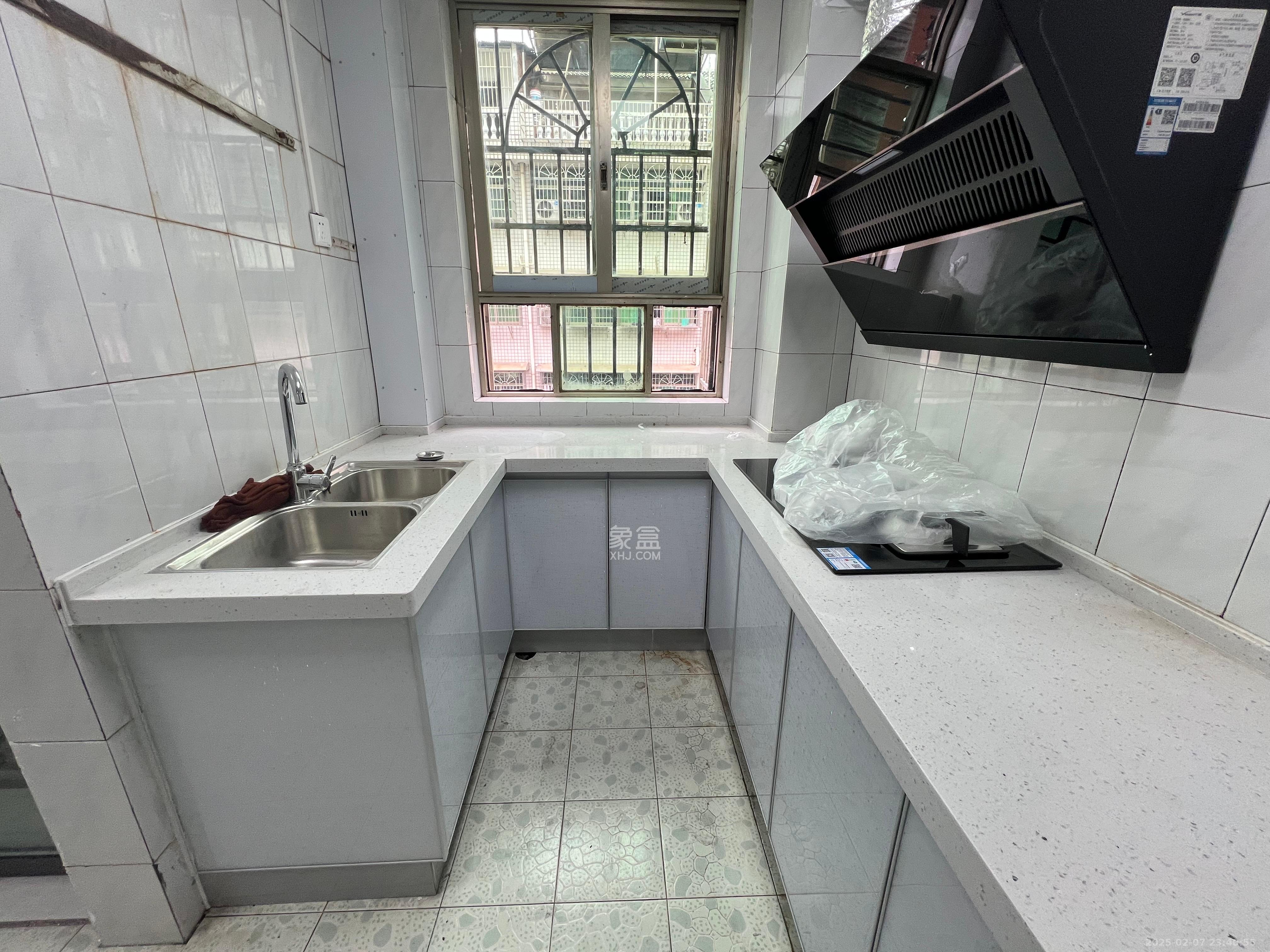 火炬村 3室2厅2卫 2200.0元/月 火炬村 3室2厅2卫 2200.0元/月室内图