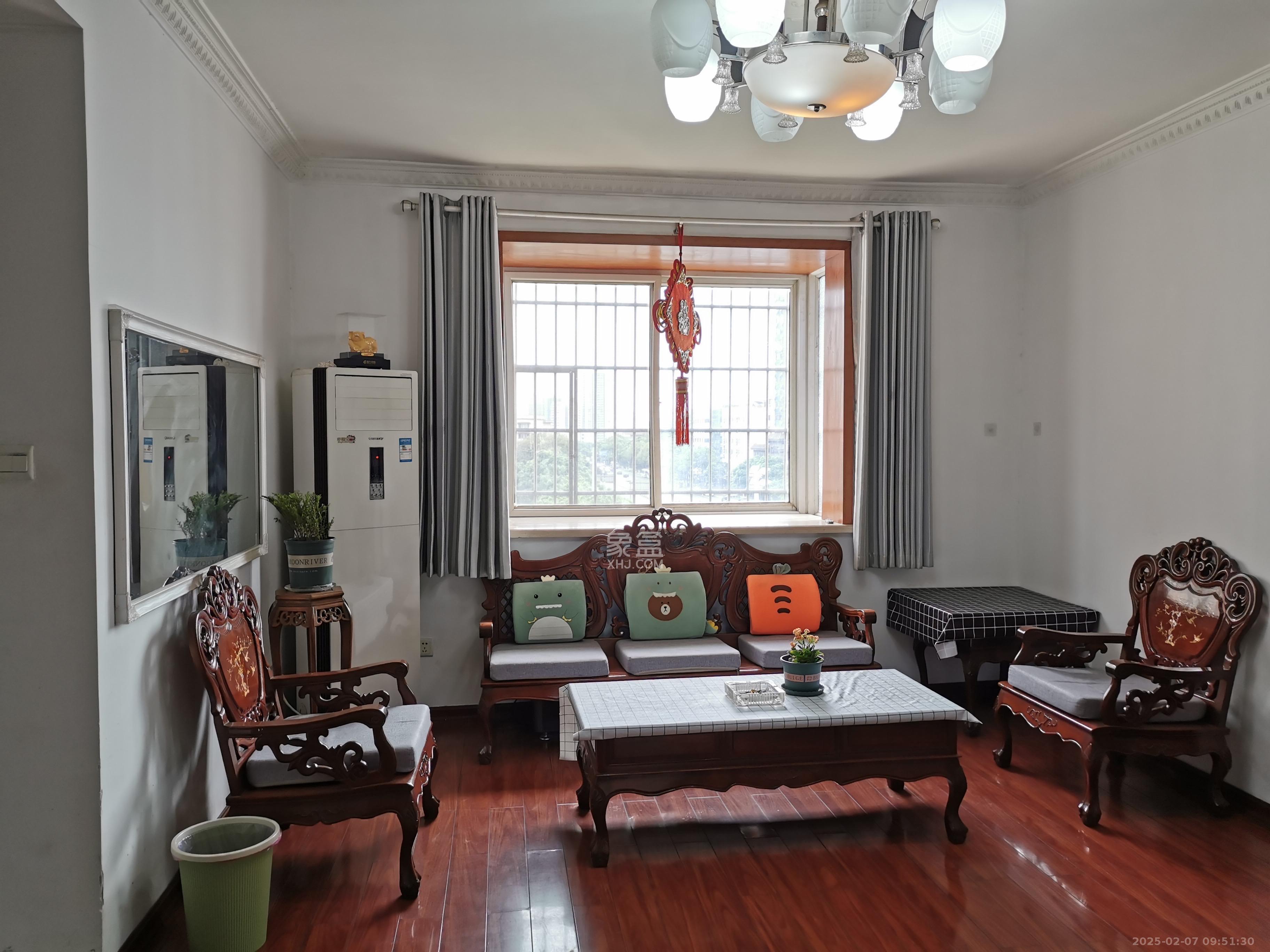 陡岭社区  2室1厅1卫    2000.0元/月 陡岭社区  2室1厅1卫    2000.0元/月室内图1