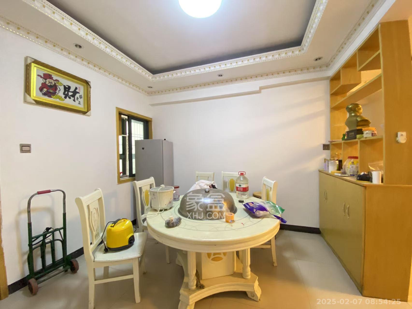 新雅黄金苑 4室2厅2卫 1800.0元/月 新雅黄金苑 4室2厅2卫 1800.0元/月室内图