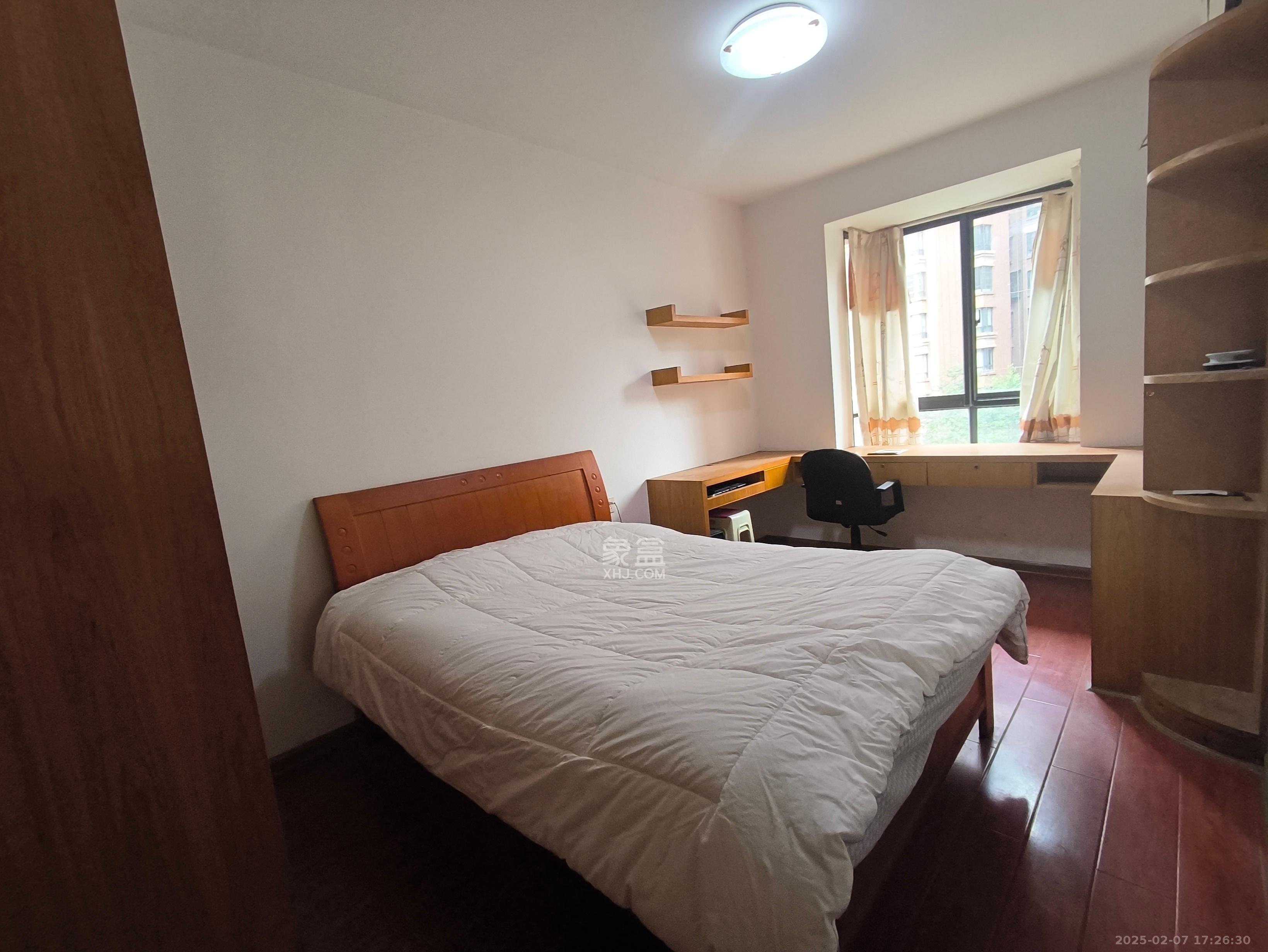 华润凤凰城一期  3室2厅2卫    2300.0元/月 华润凤凰城一期  3室2厅2卫    2300.0元/月室内图